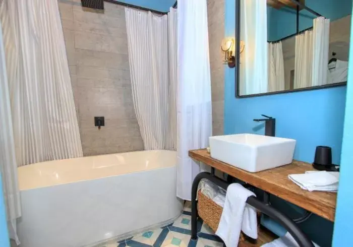 Bathroom in Antigua Trece Hotel Fusión