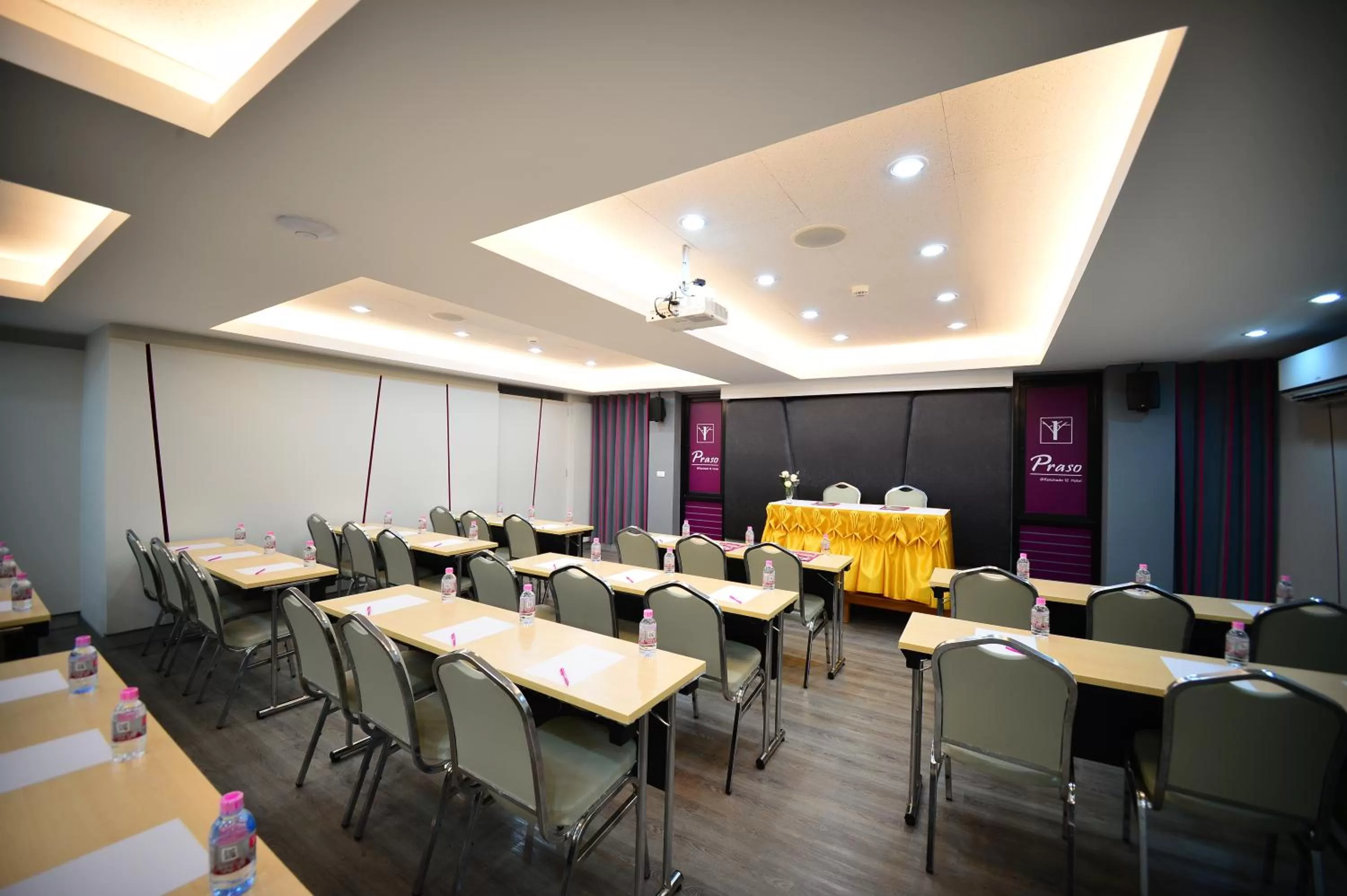 Meeting/conference room in Praso@Ratchada12