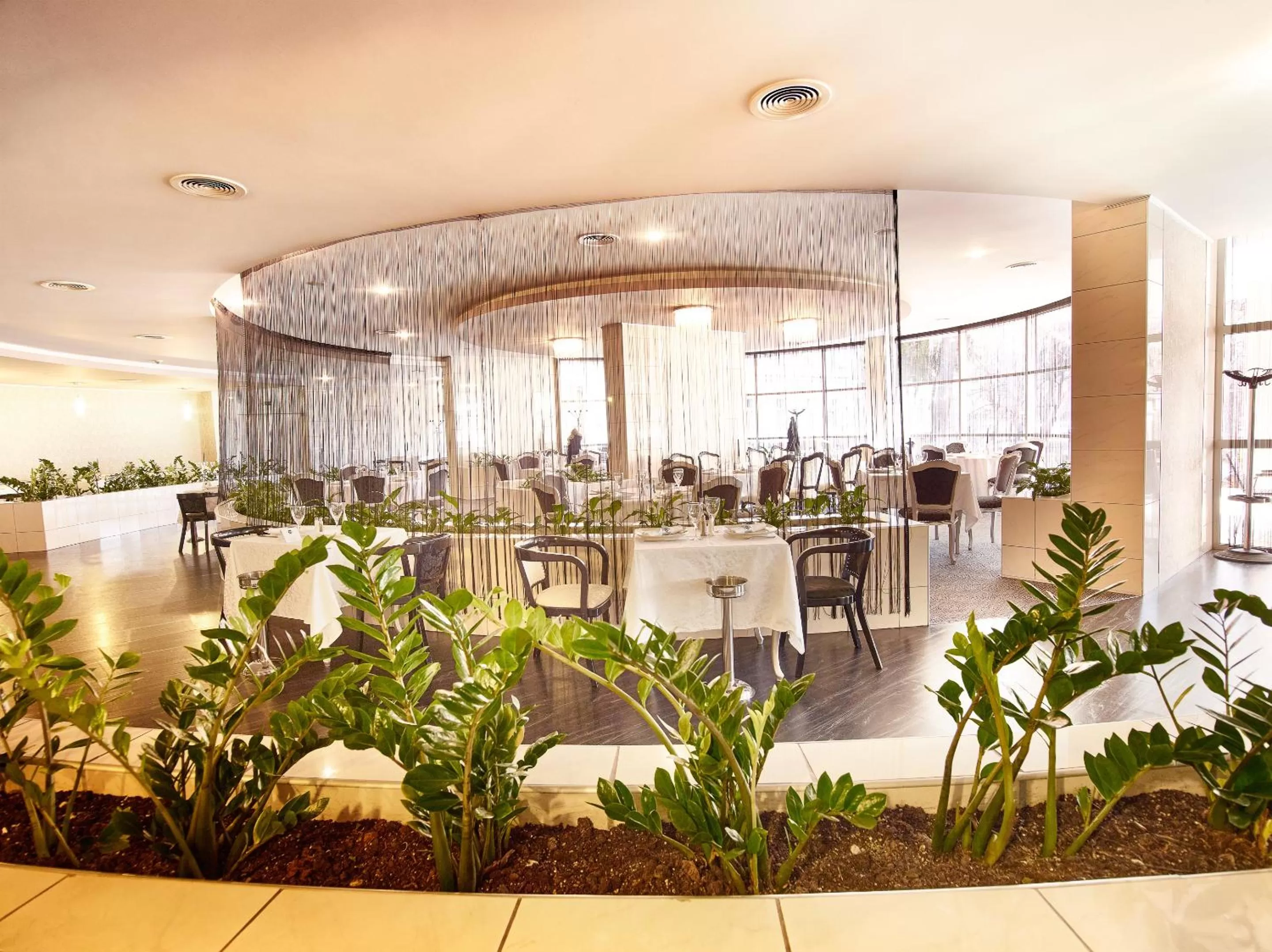 Restaurant/places to eat in Continental Forum Arad