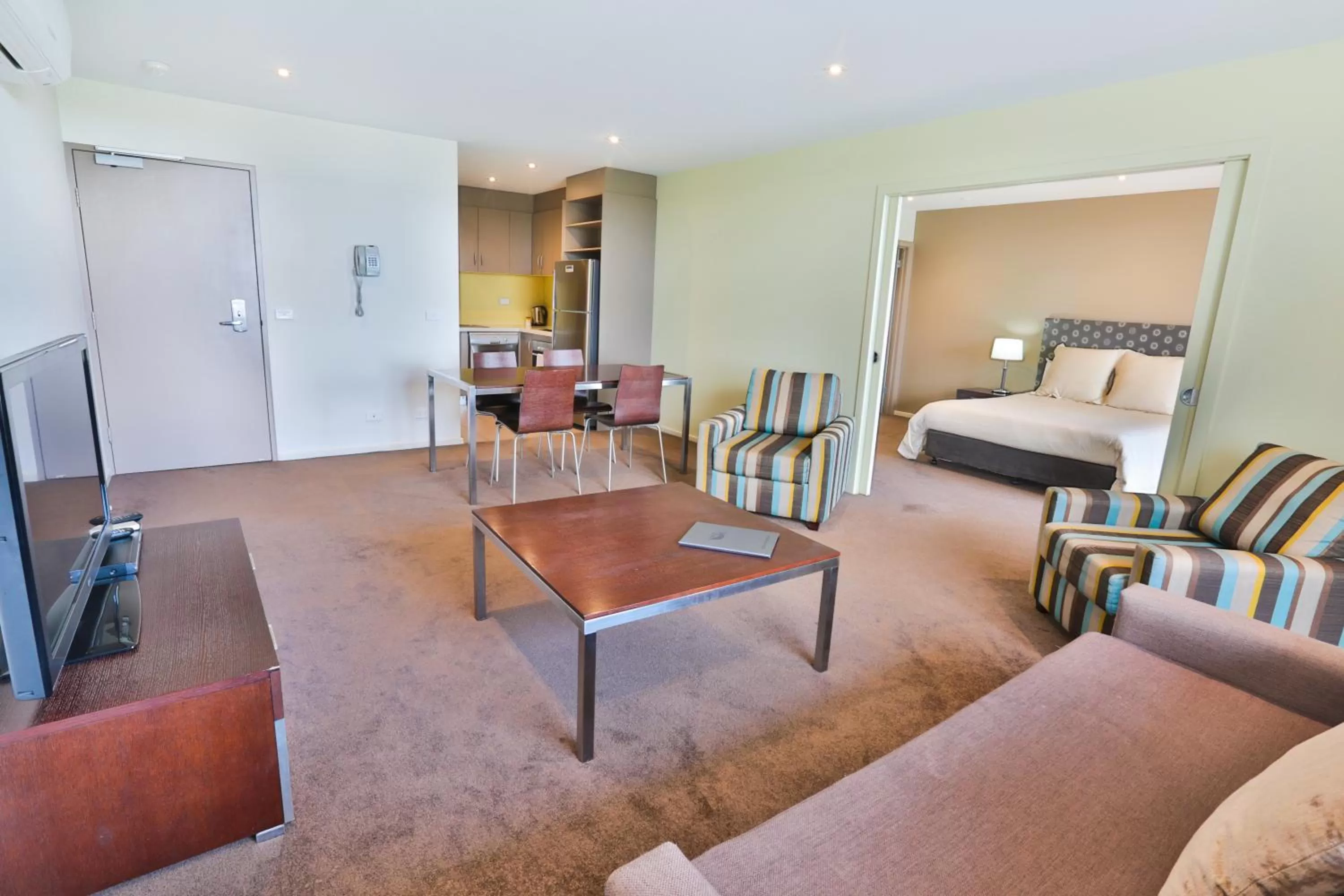 TV and multimedia, Bed in Lady Bay Resort