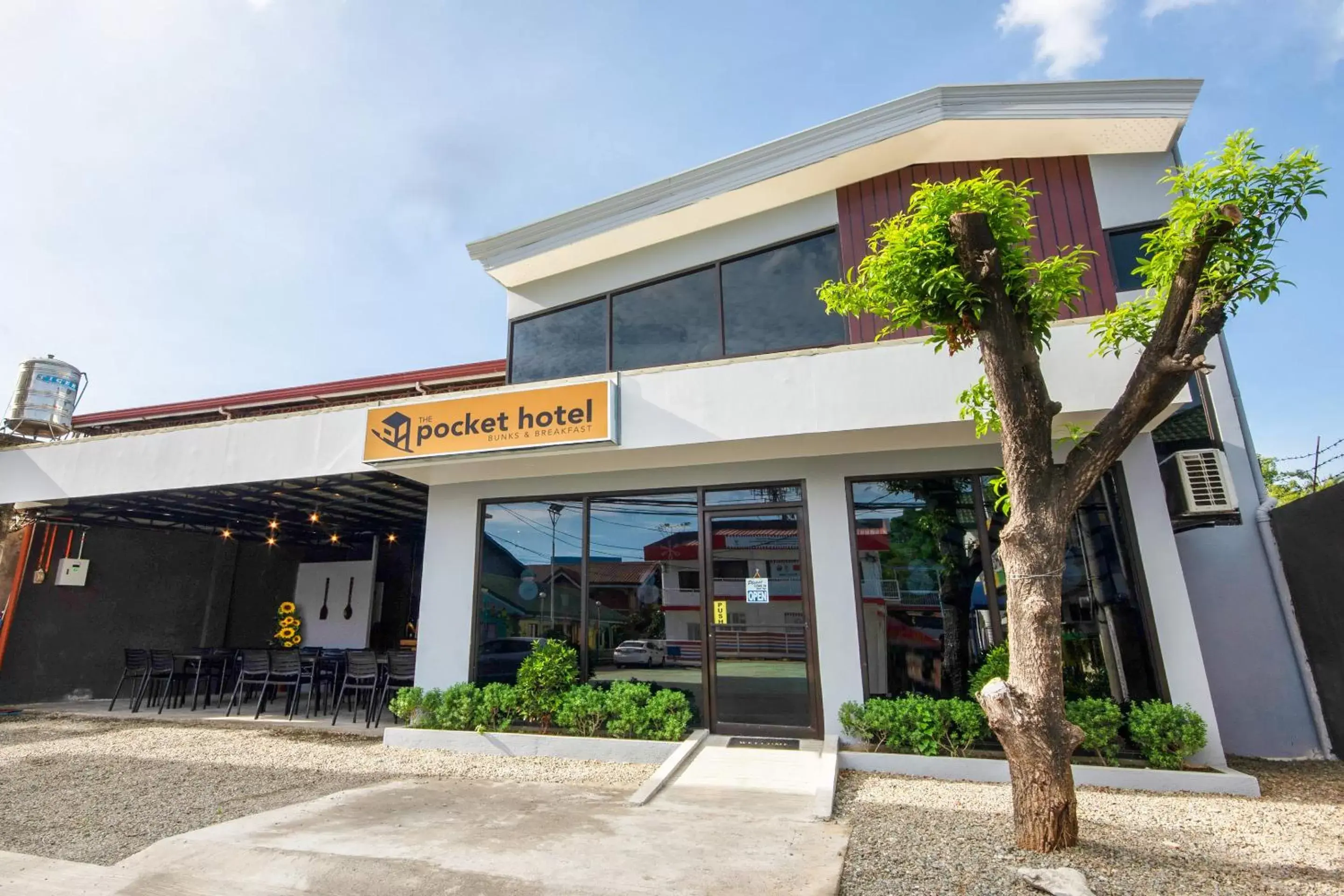 Property building in Super OYO 495 The Pocket Hotel