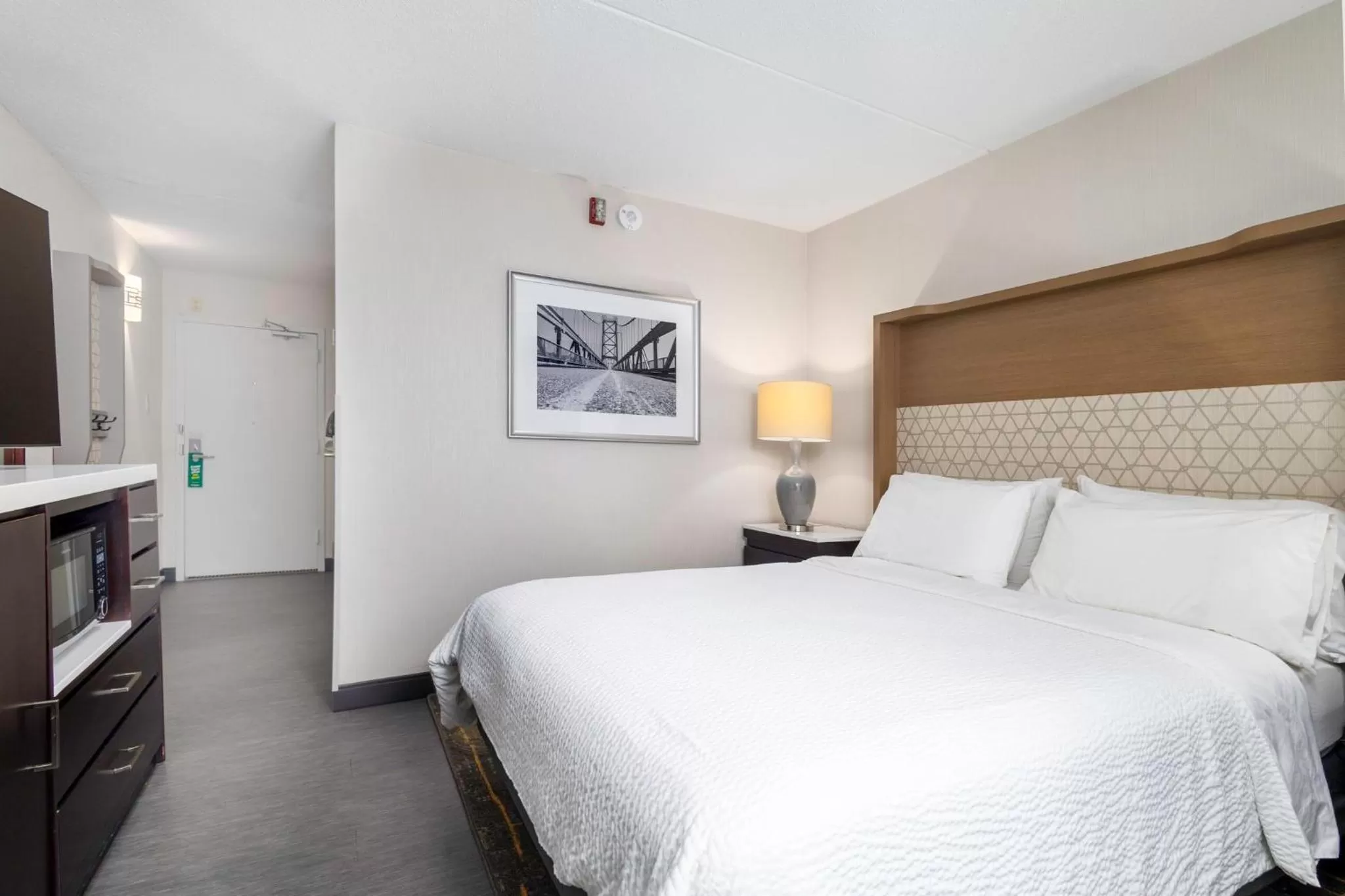 Photo of the whole room, Bed in Holiday Inn Weirton-Steubenville Area