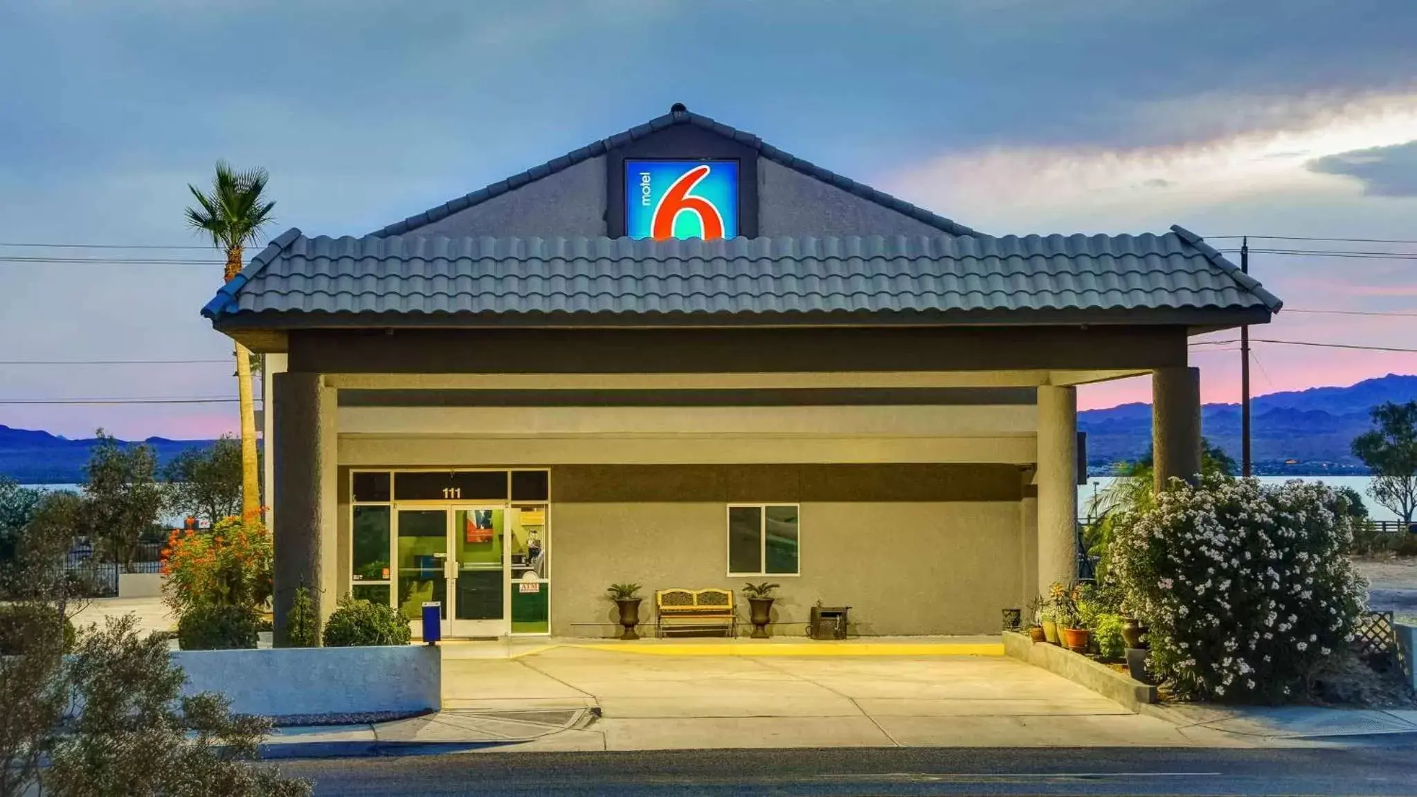 Property Building in Motel 6-Lake Havasu, AZ - Lakeside