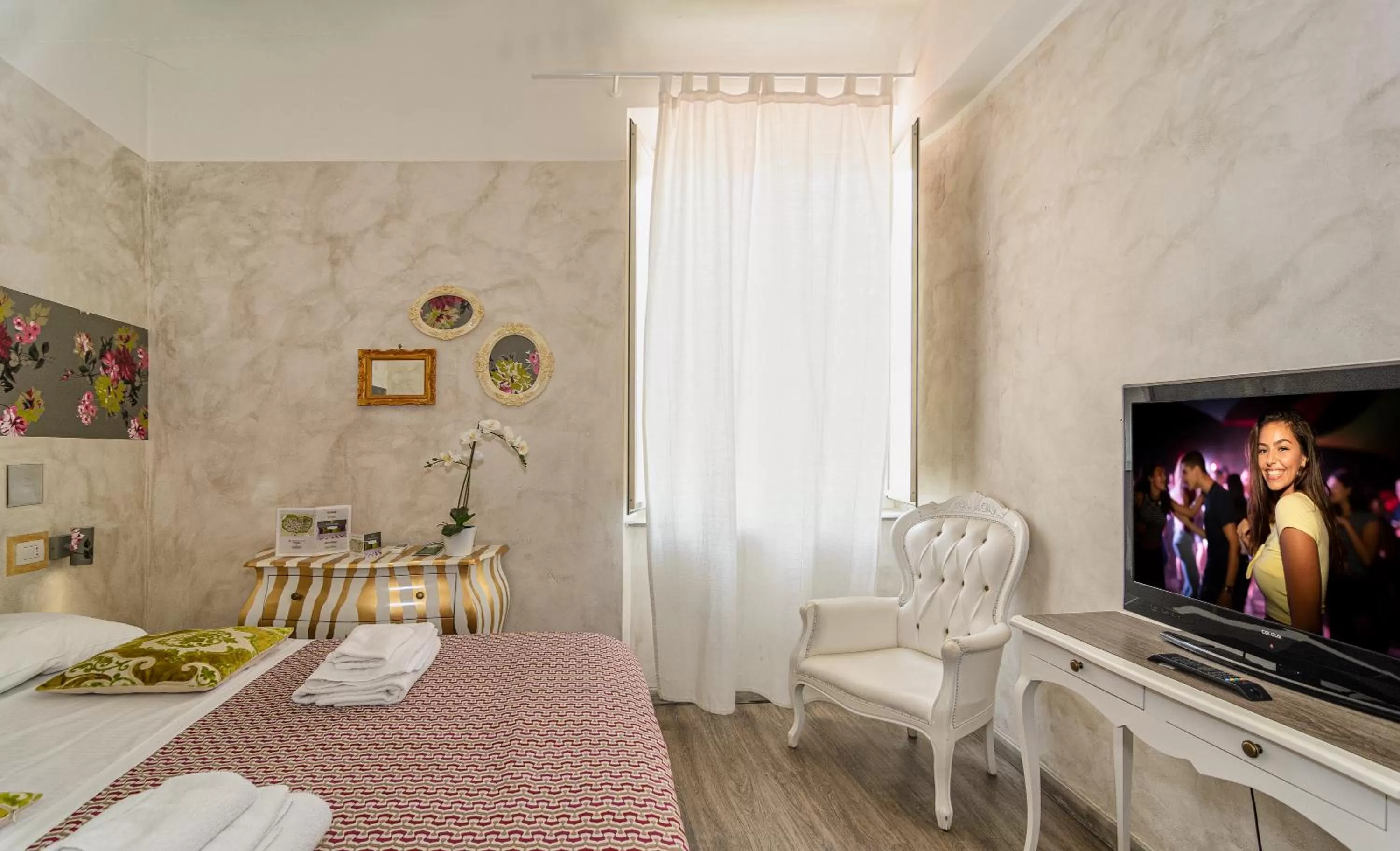 Bedroom, Bed in B&B Relais Inn Lucca