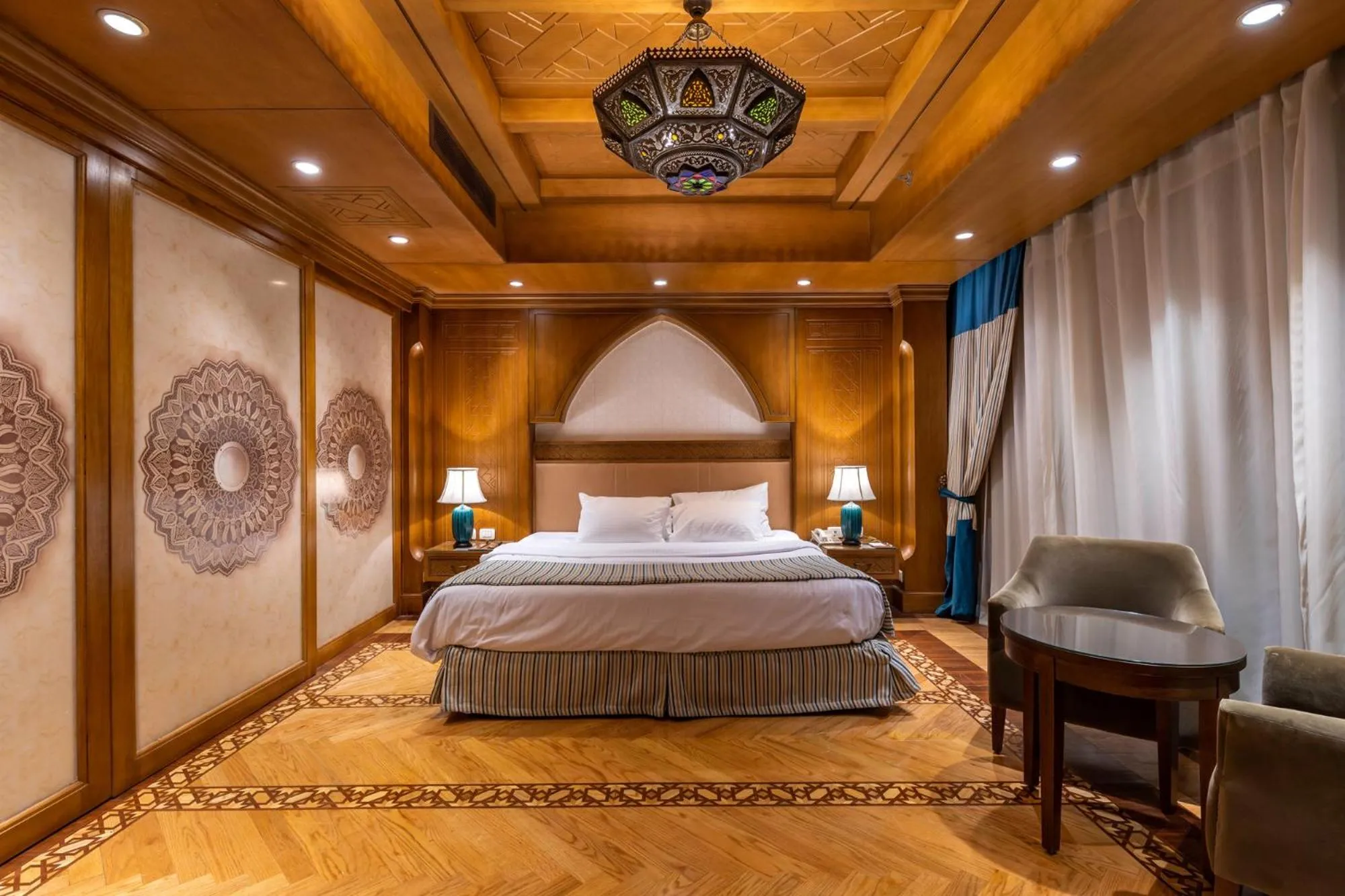 Bed in Helnan Landmark Hotel