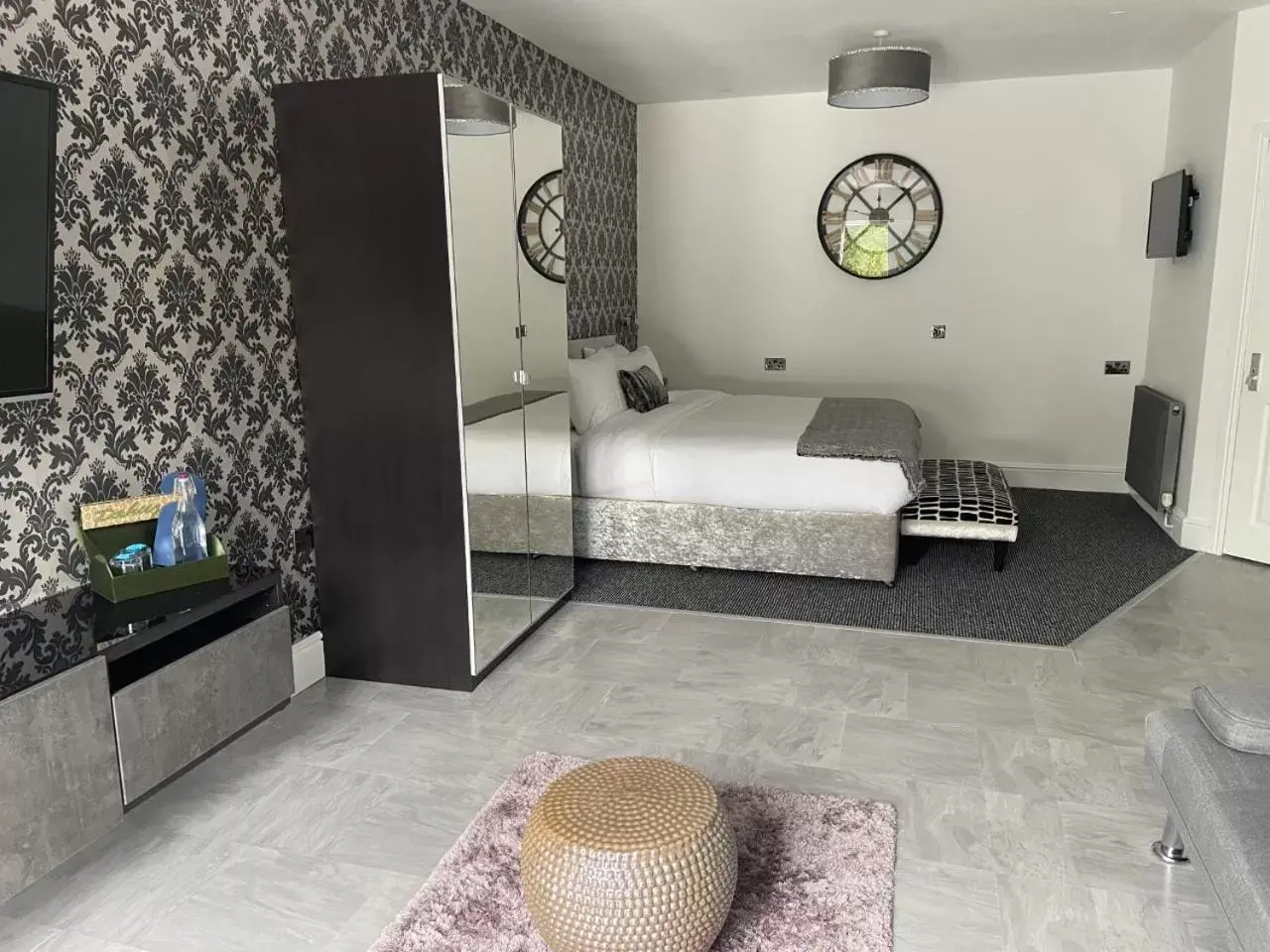 Deluxe King Suite - single occupancy in Charnwood Regency Guest House Deluxe King Suite - single occupancy in Charnwood Regency Guest House