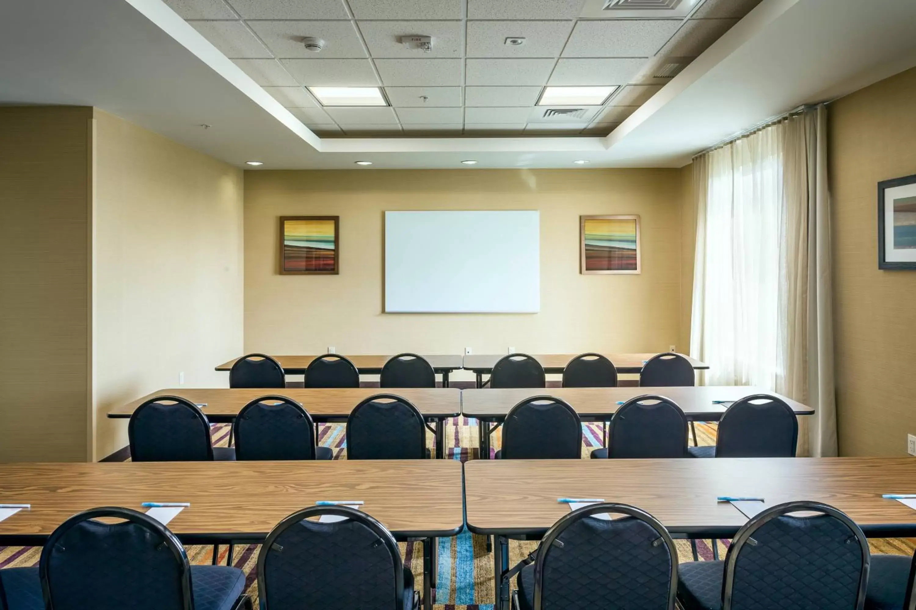 Meeting/conference room in Fairfield Inn & Suites by Marriott Tacoma DuPont
