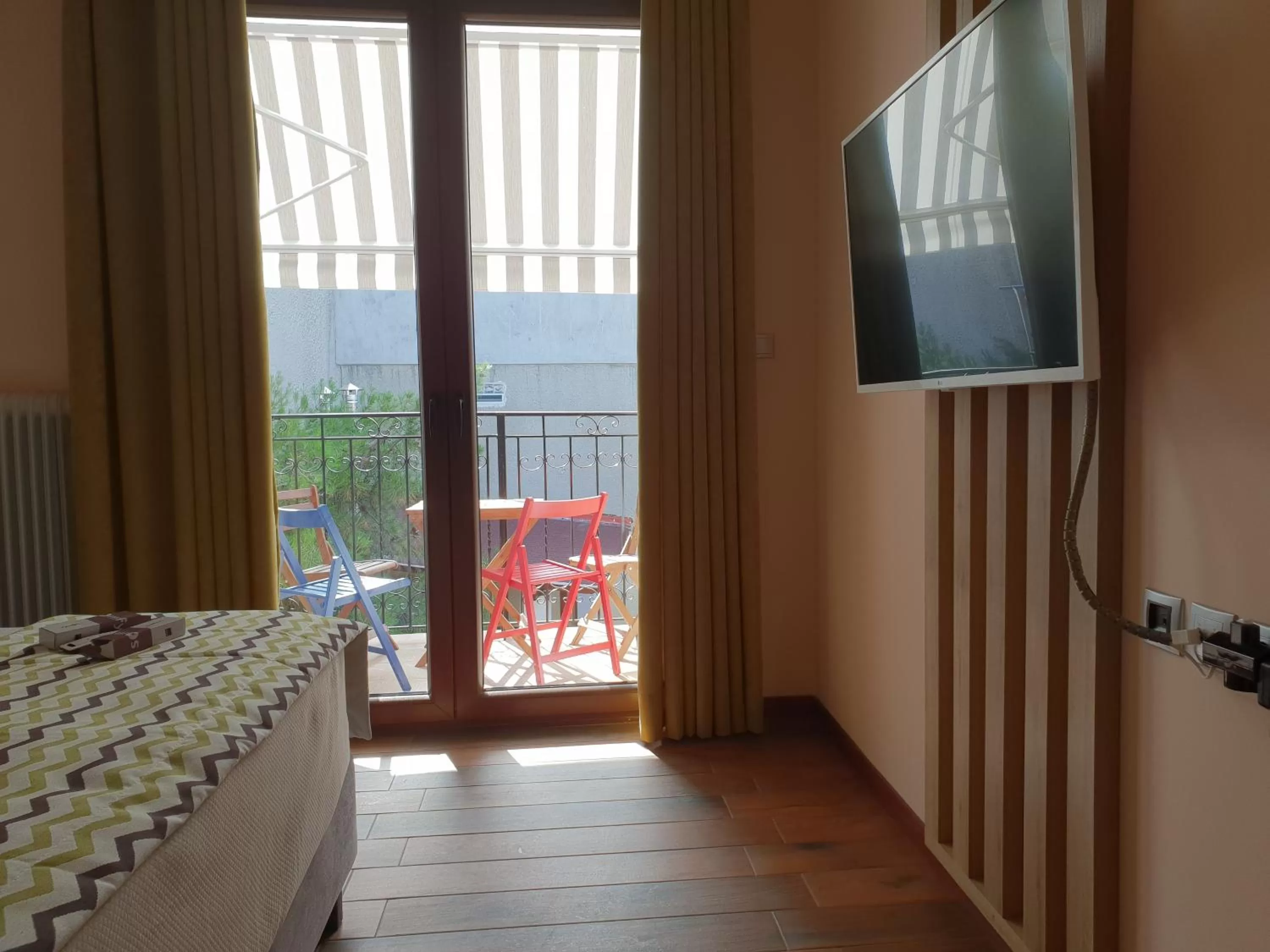 Photo of the whole room, Bed in Mondeus Inn Luxury