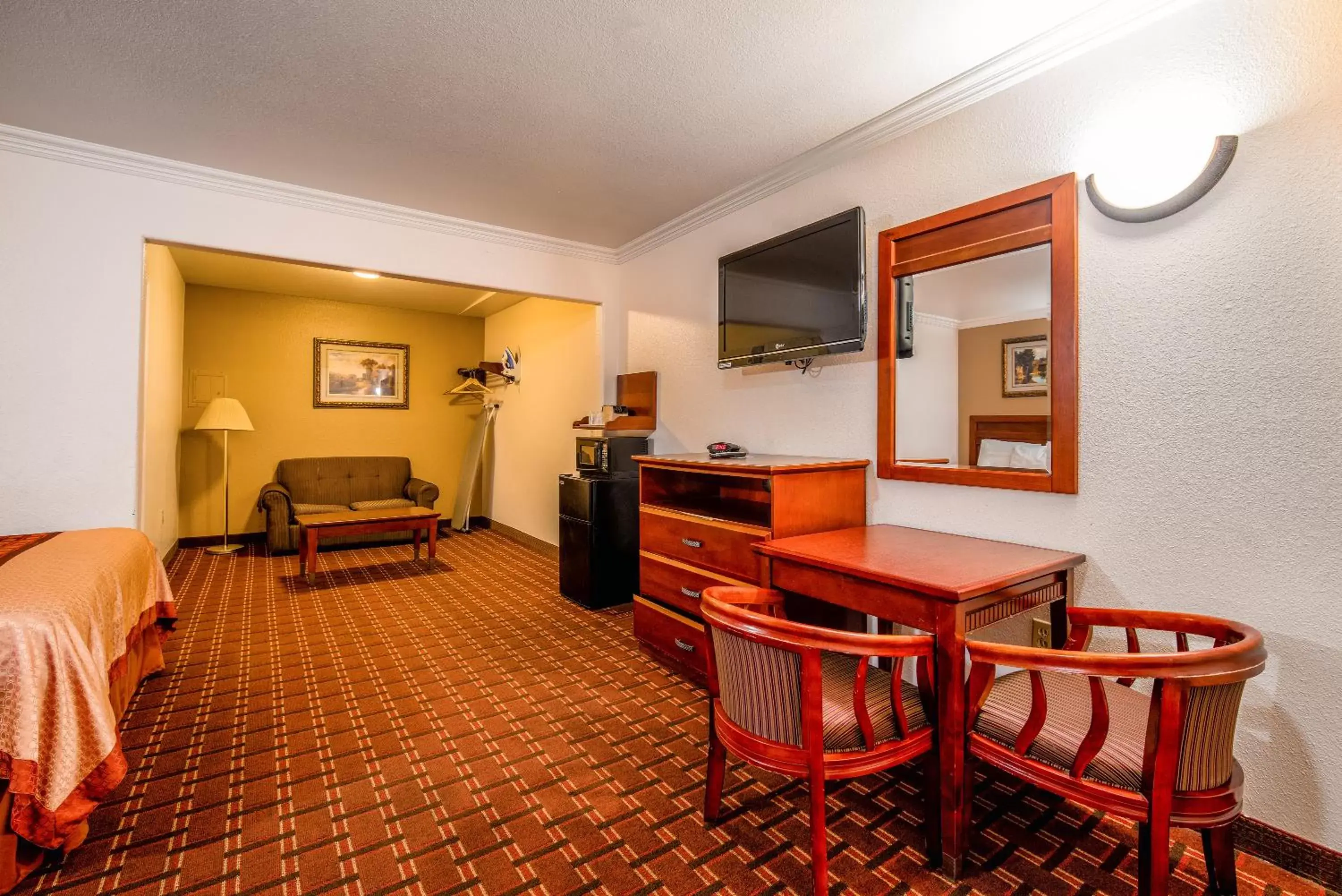 Seating Area in Regency Inn & Suites Downey