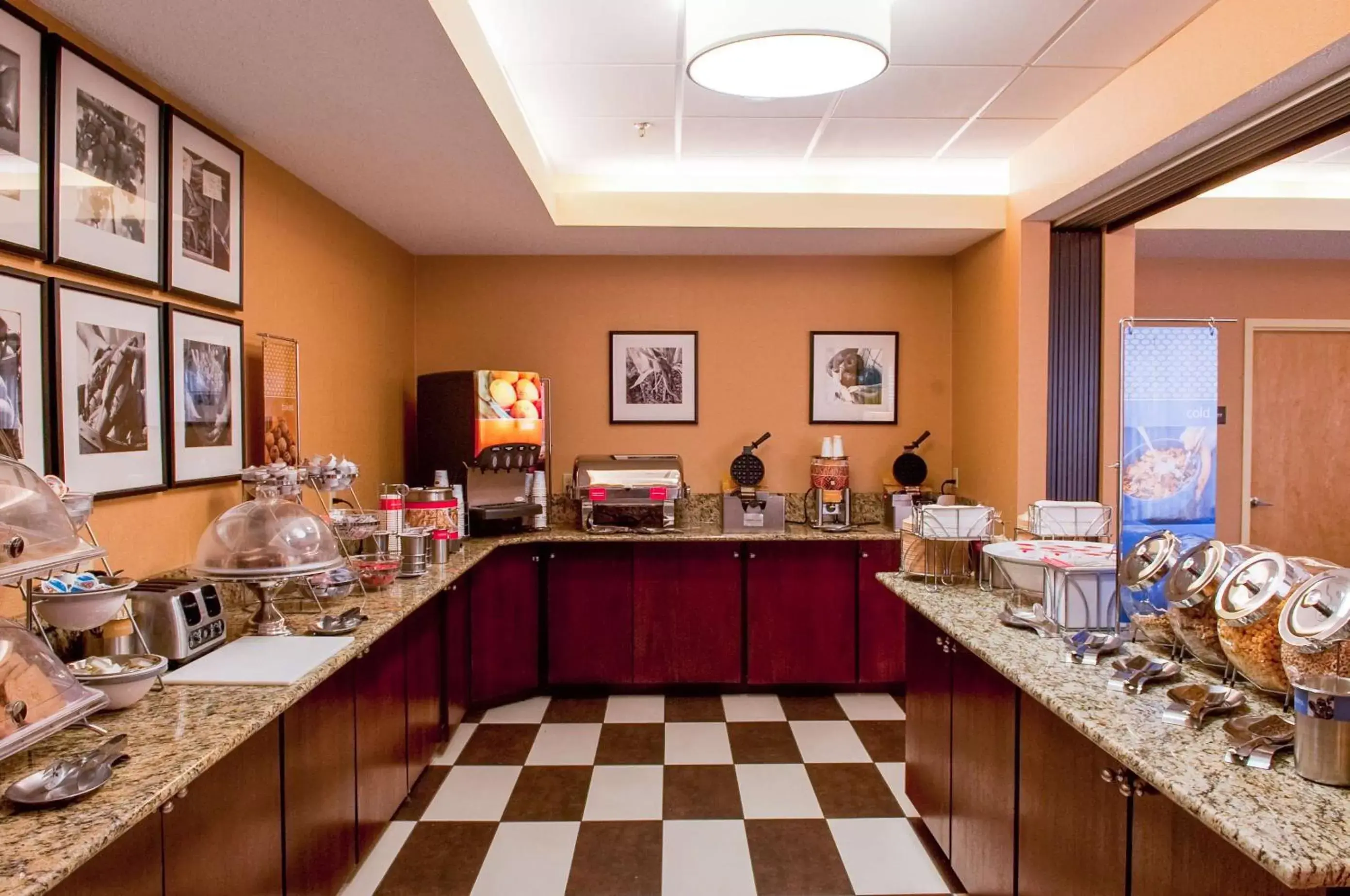 Dining area, Restaurant/Places to Eat in Hampton Inn Clarksville