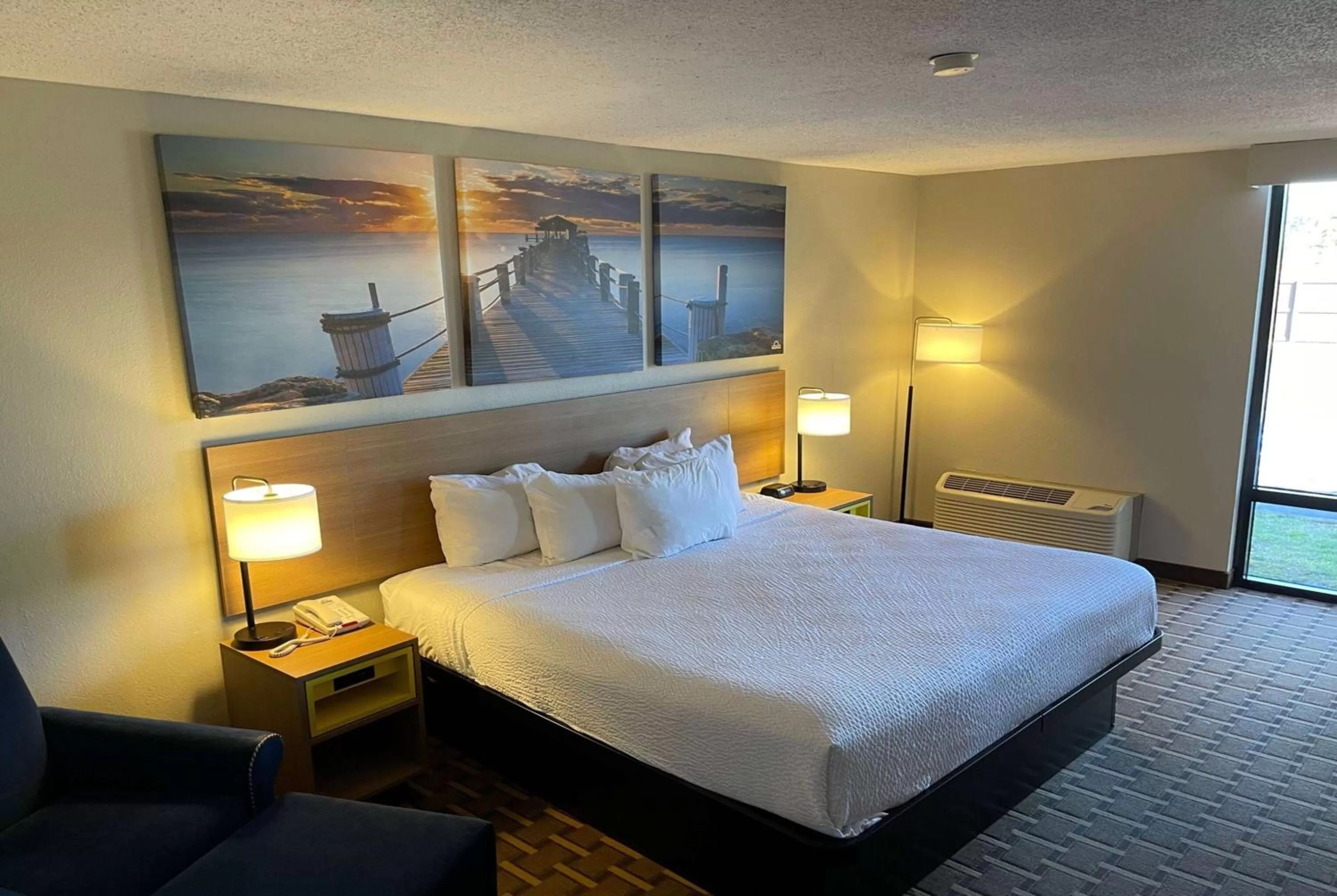 Photo of the whole room, Bed in Days Inn by Wyndham Fayetteville-South/I-95 Exit 49