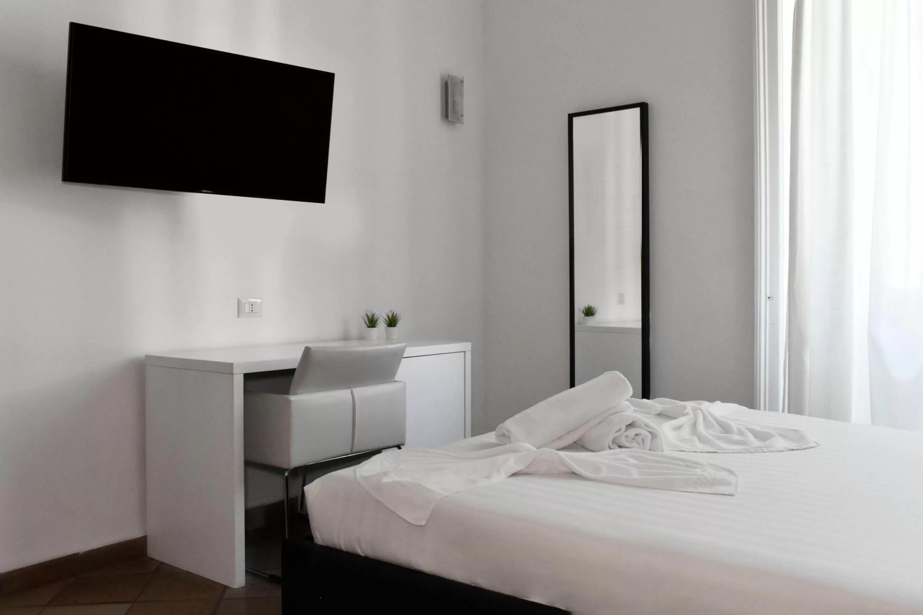 Bedroom, Bed in Roma Resort Colosseum