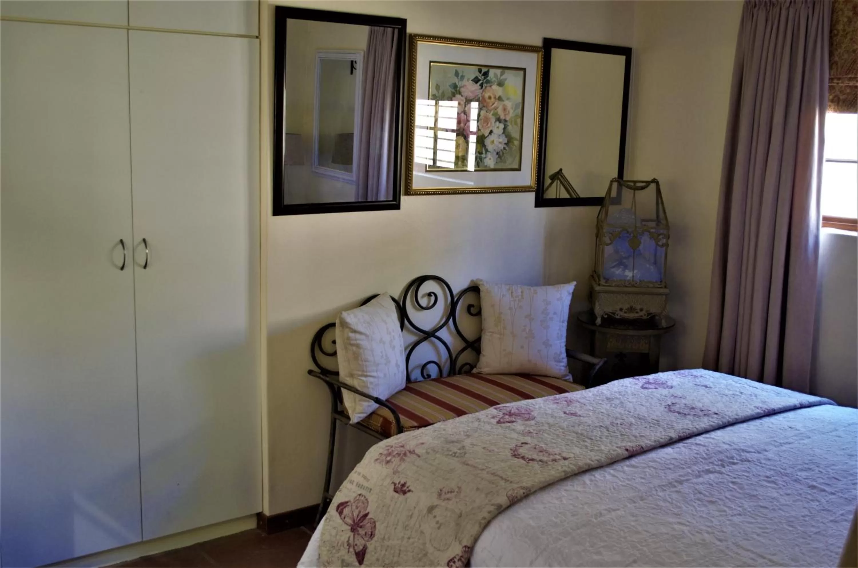 Bedroom, Bed in 79 On Ridge