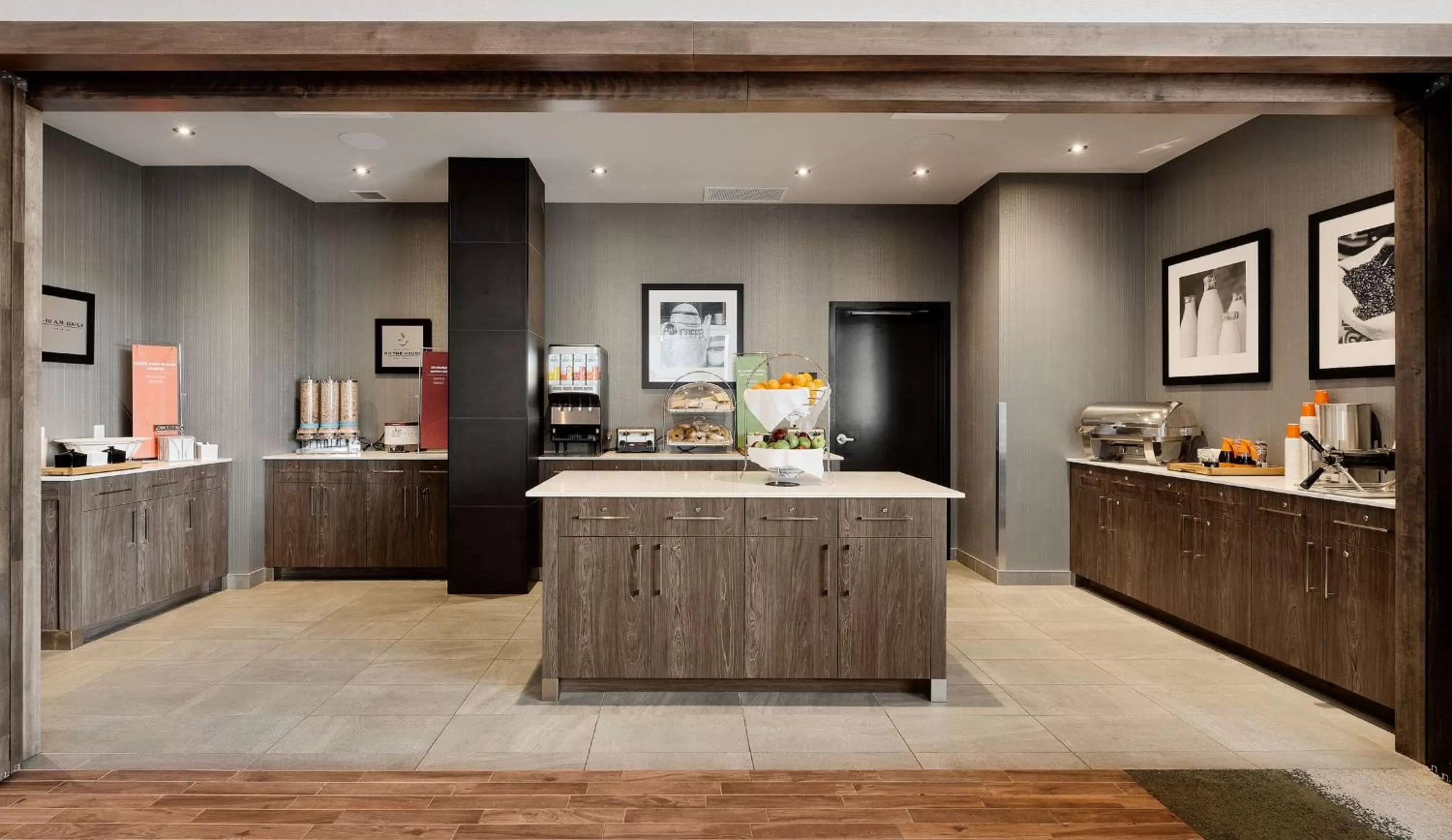 Breakfast in Hampton Inn & Suites by Hilton Quebec City Levis