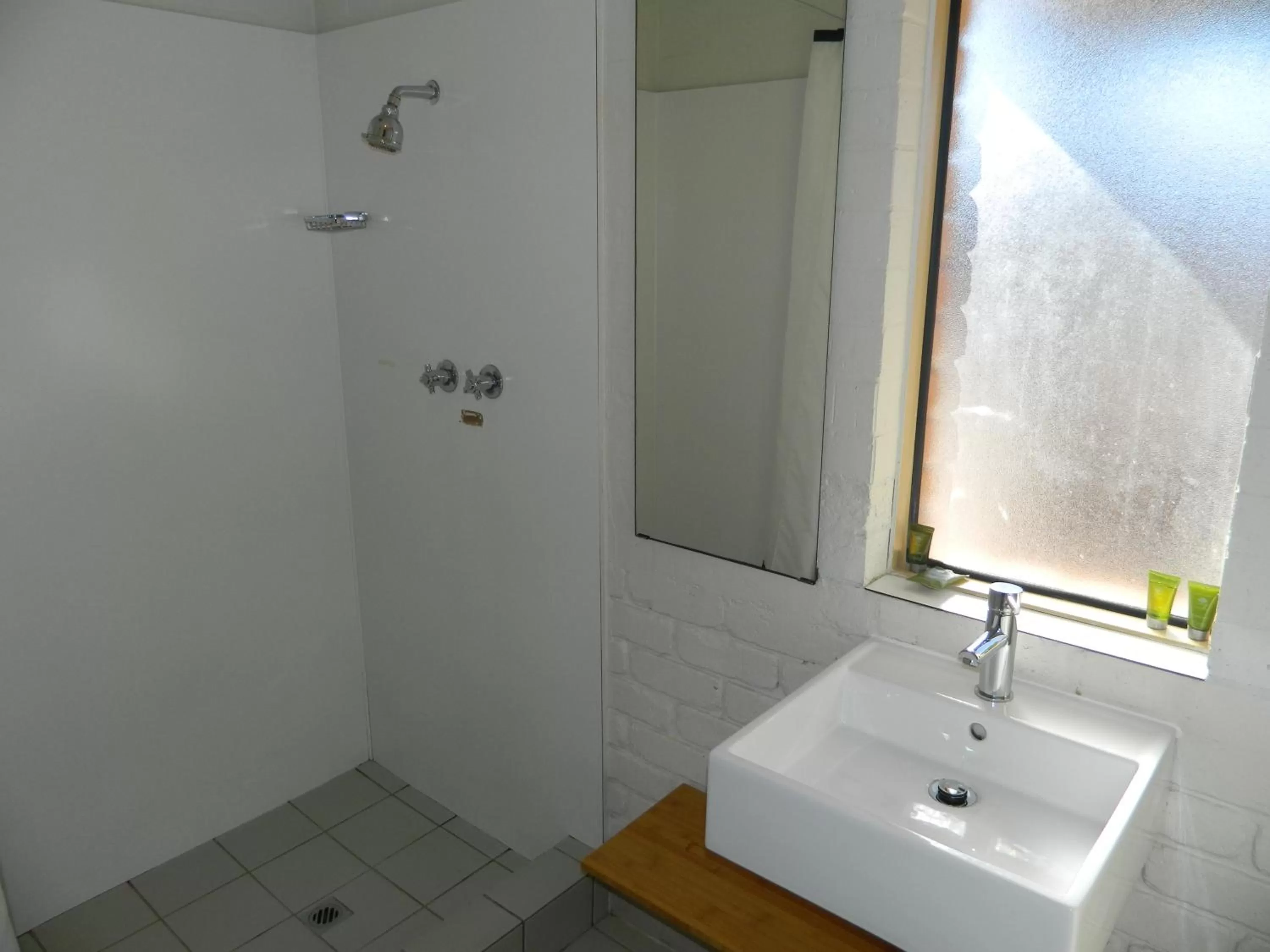 Bathroom in Geraldton's Ocean West Holiday Units & Short Stay Accommodation