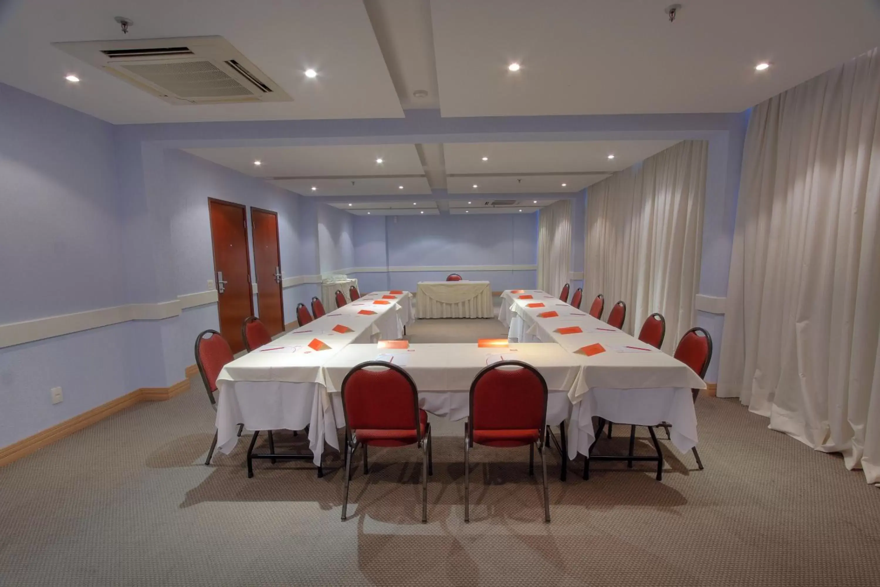 Business facilities in Bristol International Guarulhos