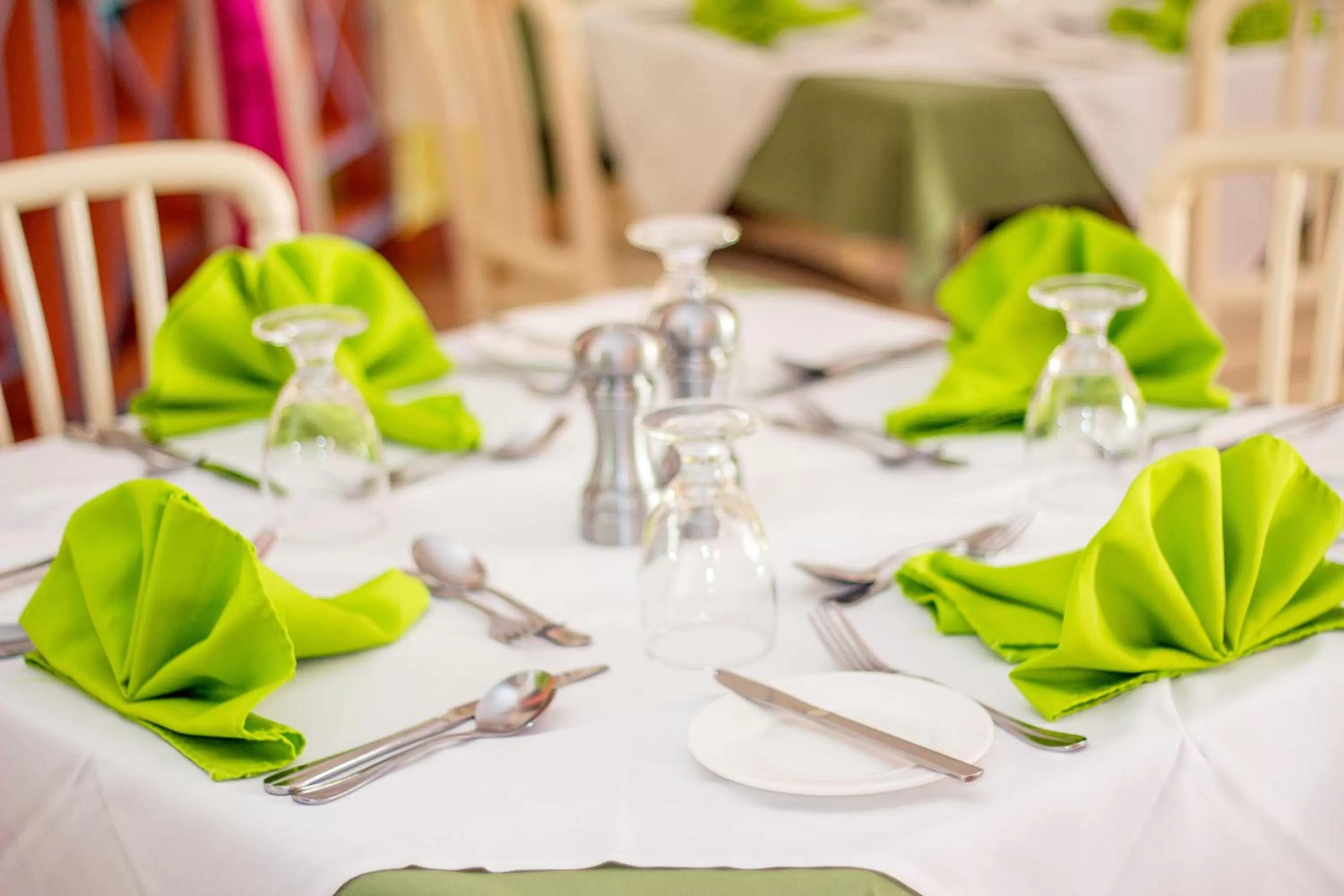 Restaurant/places to eat in Bay Gardens Hotel