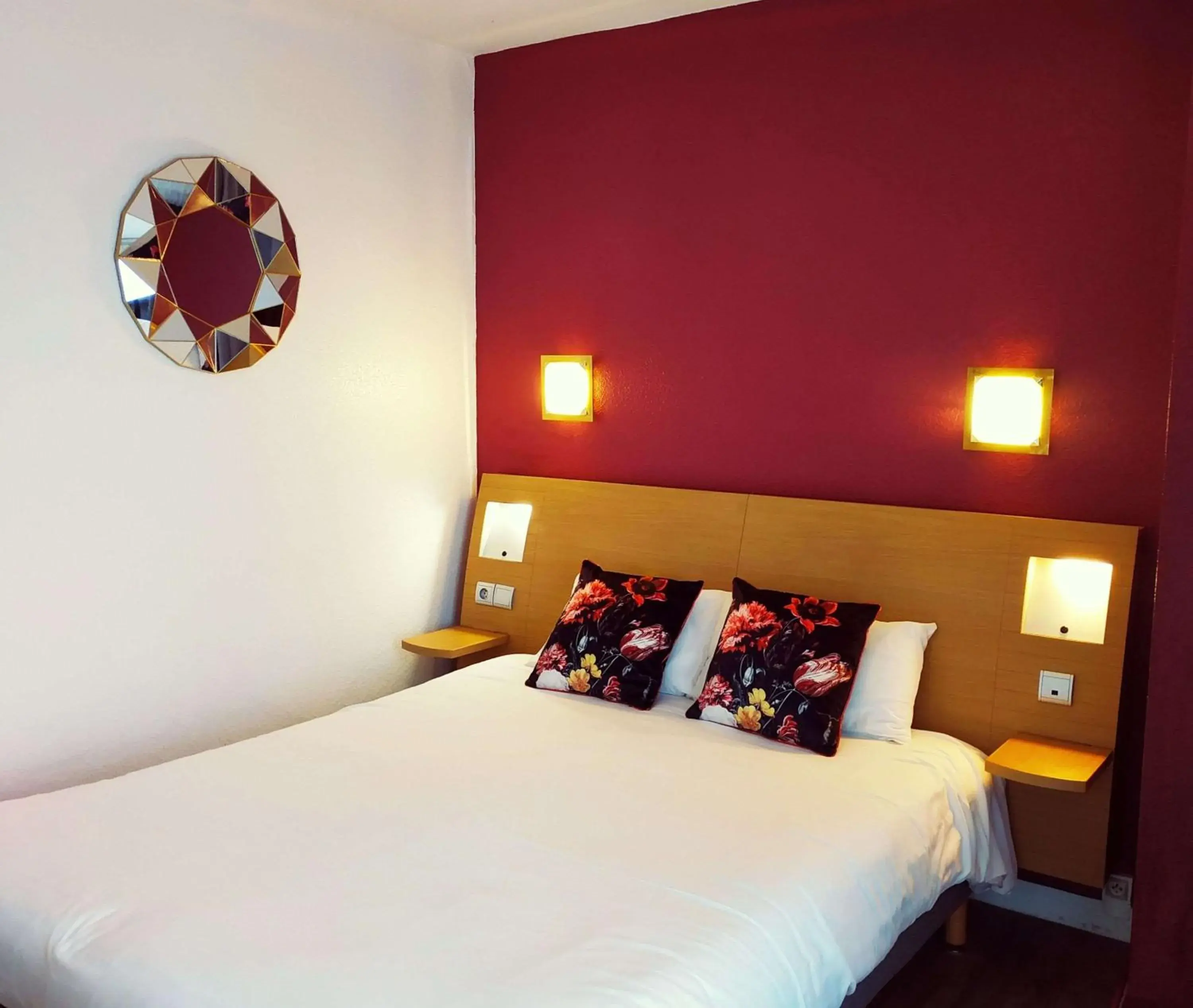 Bedroom, Bed in Brit Hotel Hermitage