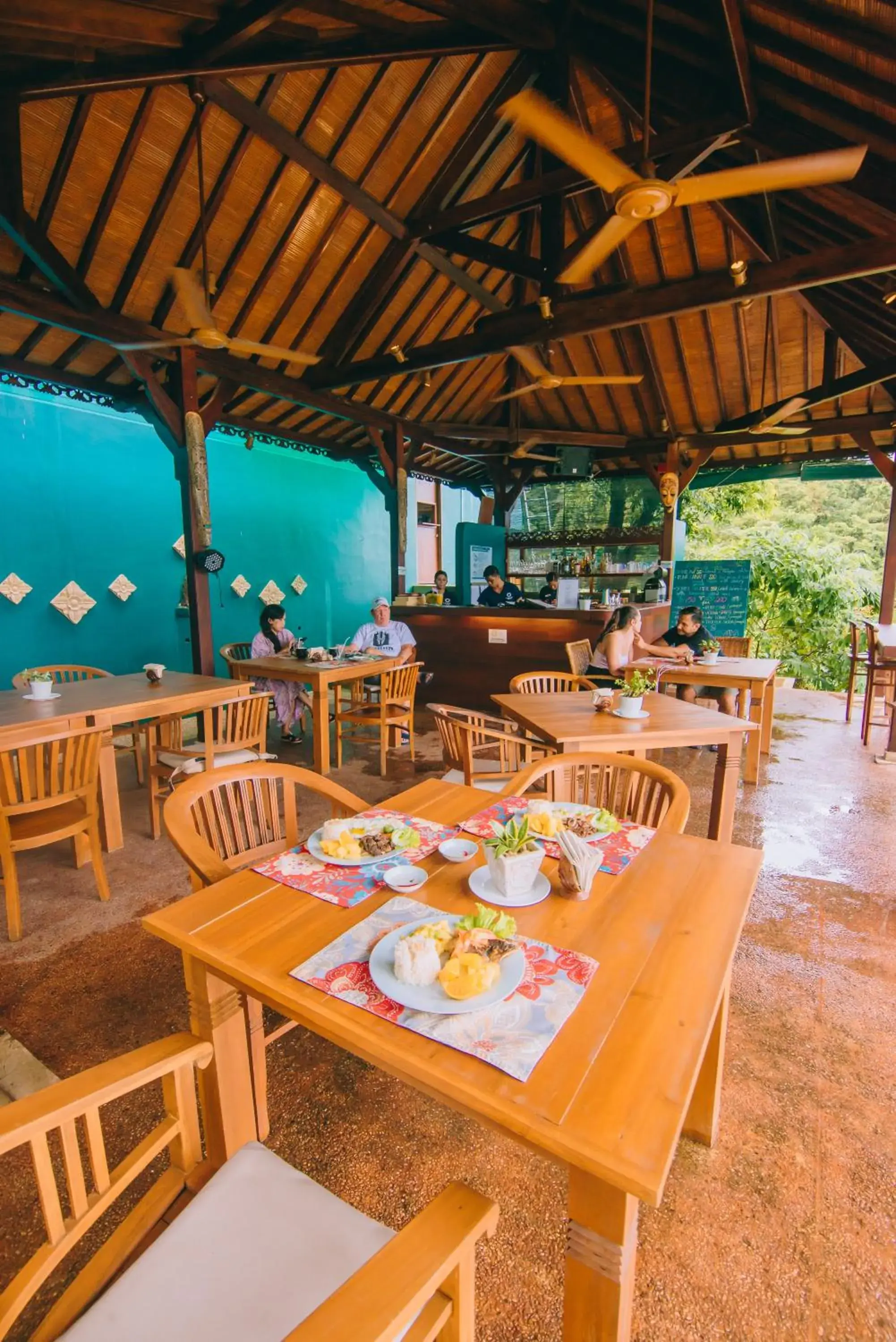 Restaurant/Places to Eat in Karuna El Nido Villas