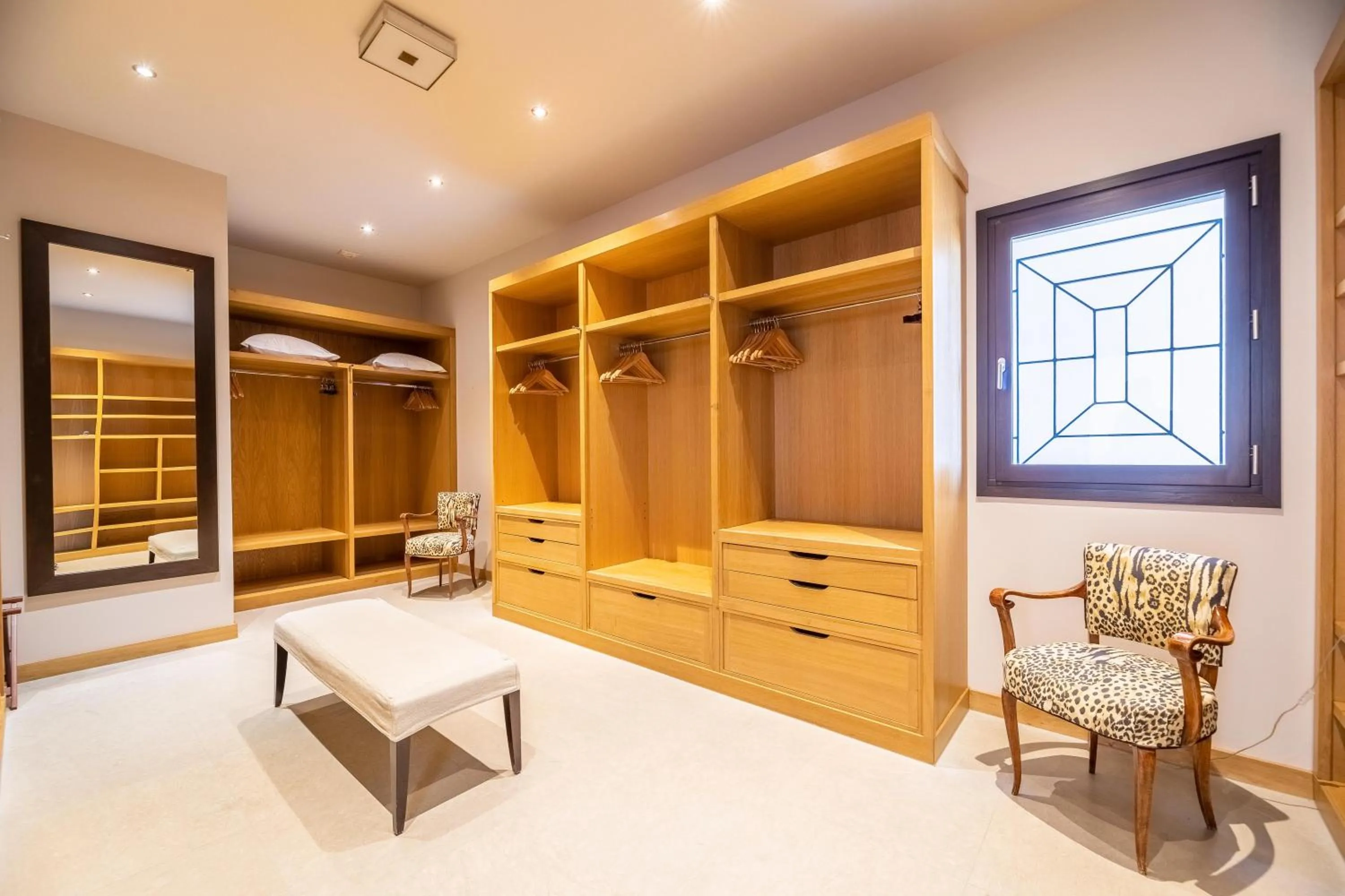 storage, Bed in La Villa Calvi