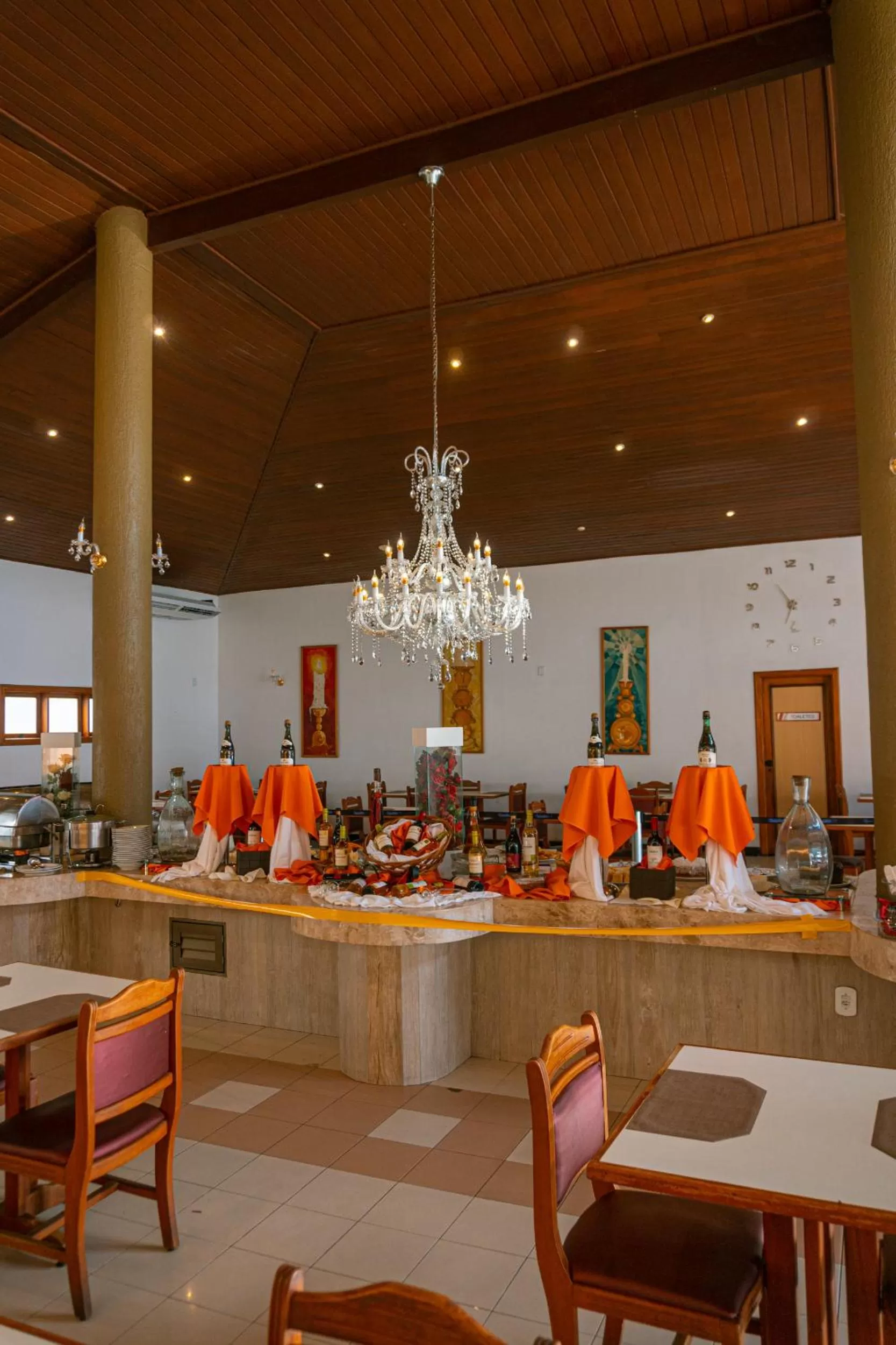 Buffet breakfast in Porto das Naus Praia Hotel