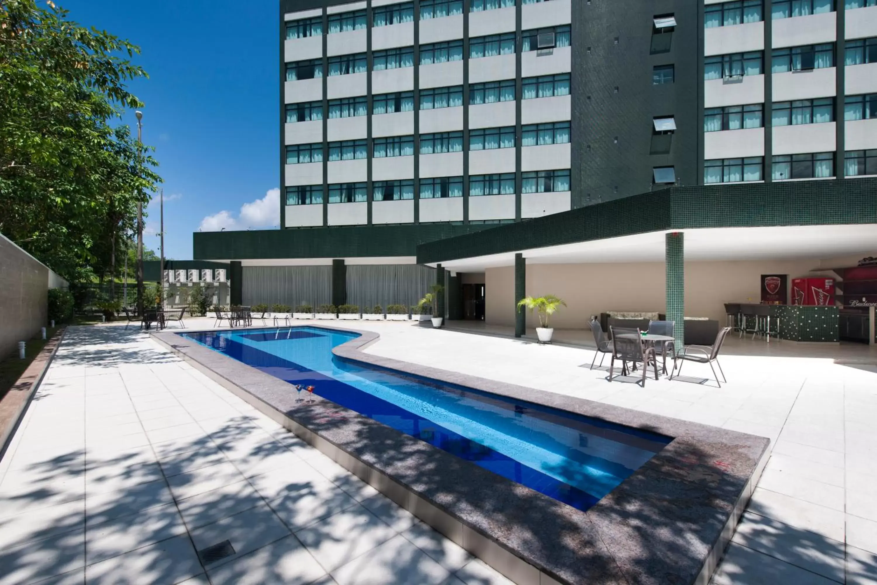 Swimming pool, Property Building in Comfort Hotel Manaus
