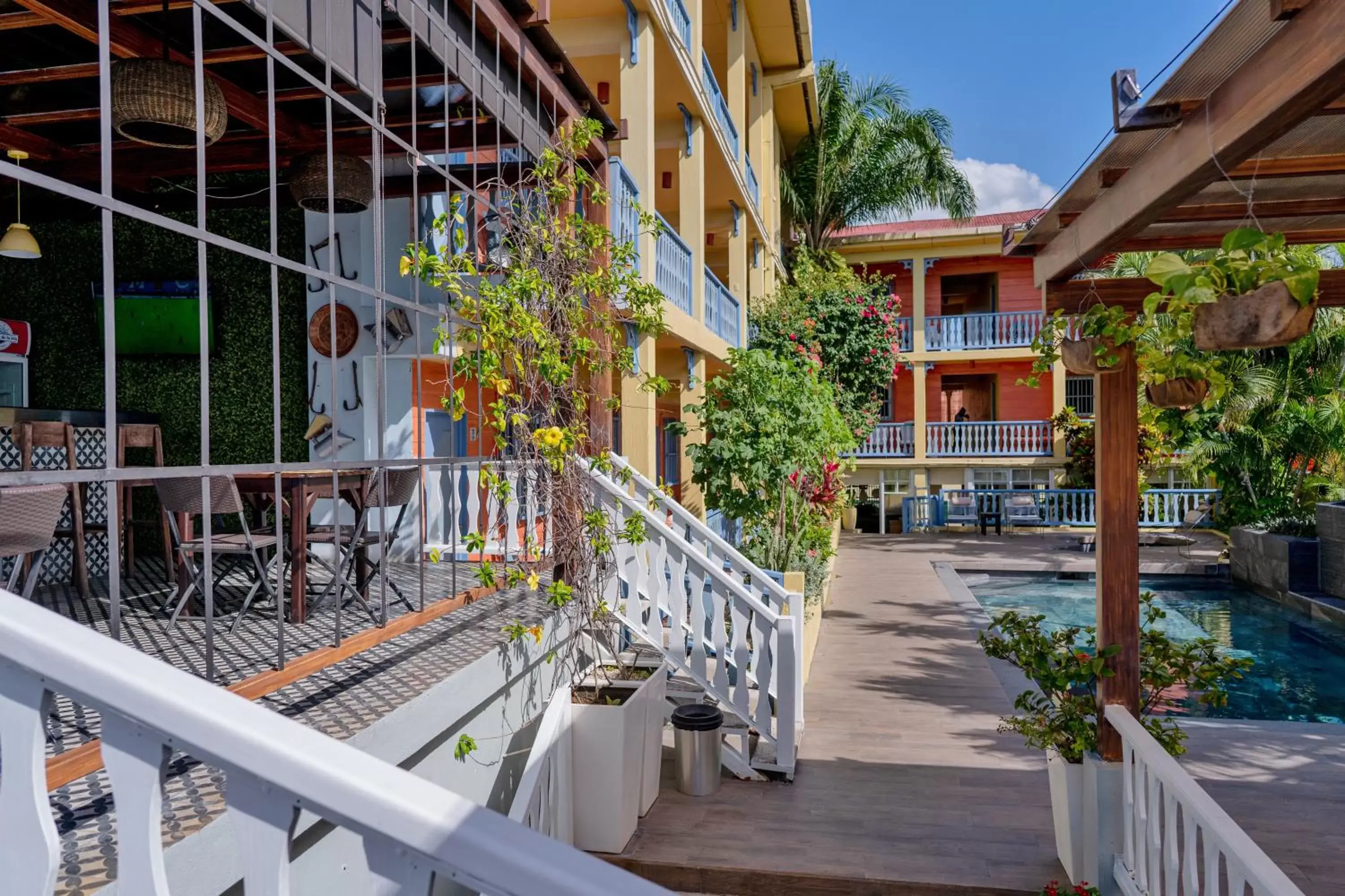 Swimming pool in Hotel Casona de La Isla