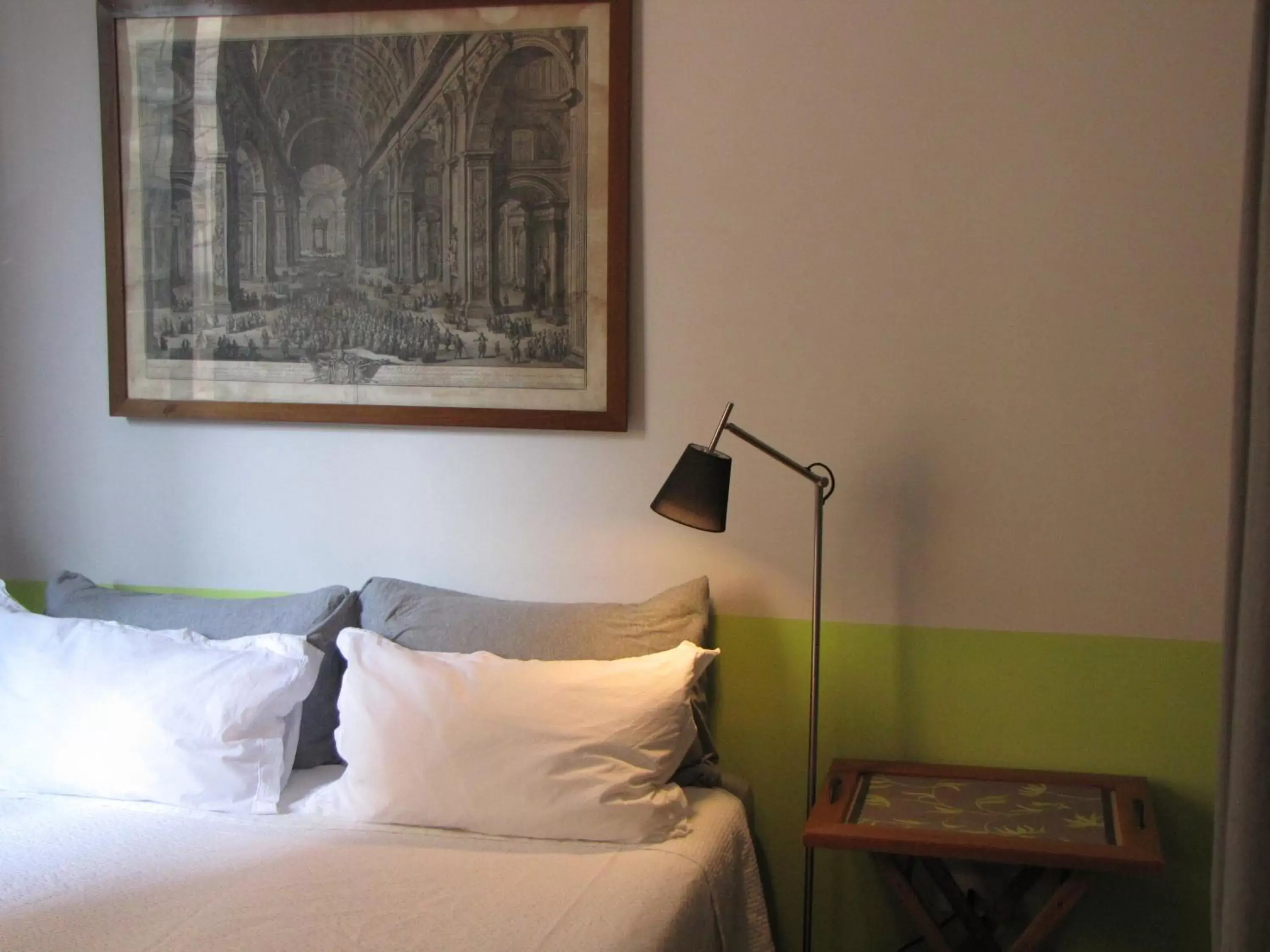 Photo of the whole room, Bed in Trastevere Colors