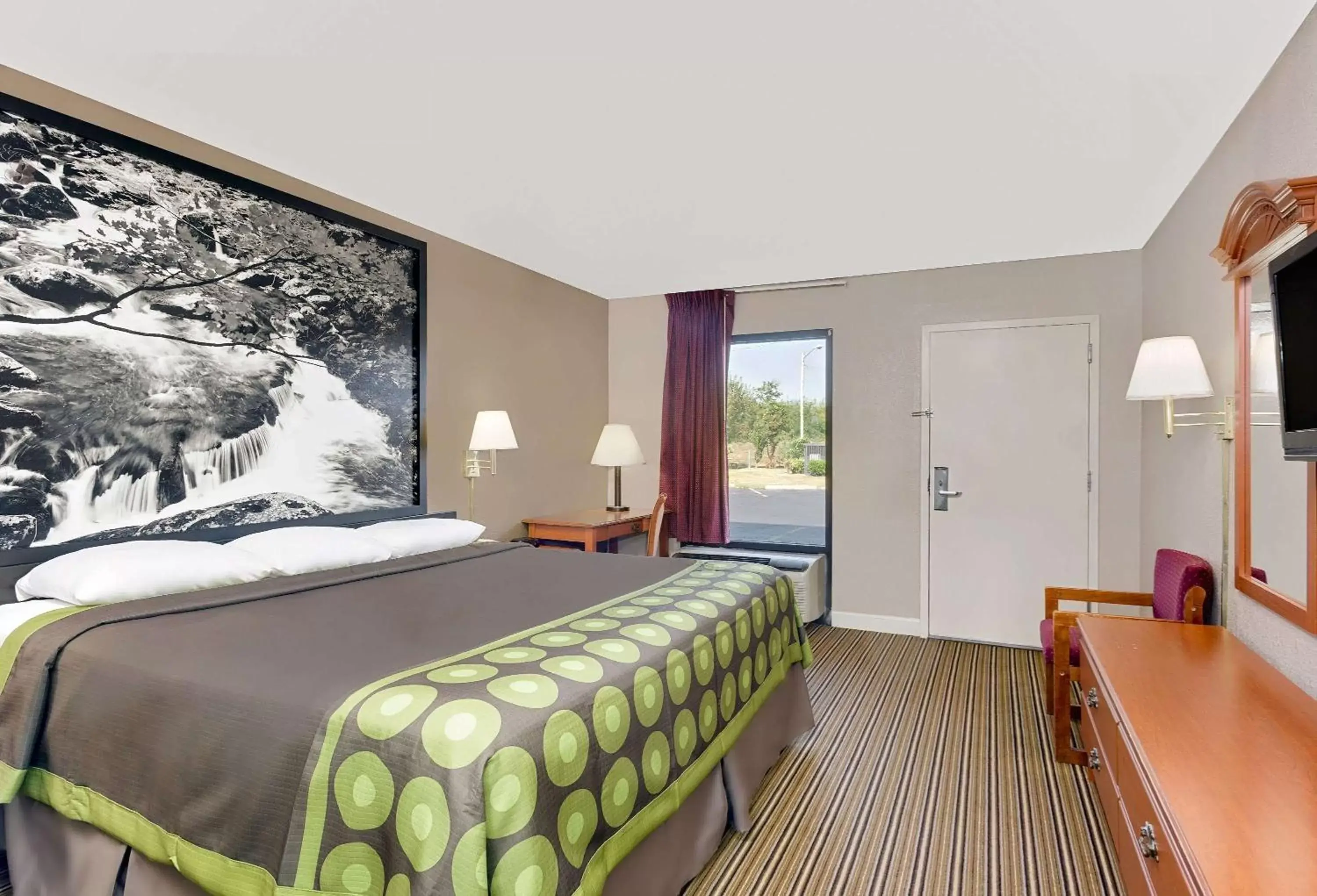 Photo of the whole room, Bed in Super 8 by Wyndham Athens Photo of the whole room, Bed in Super 8 by Wyndham Athens