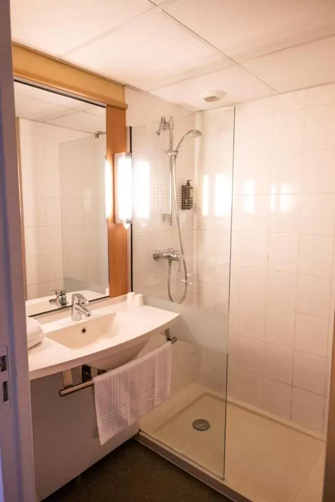 Toilet, Bathroom in ibis Guingamp