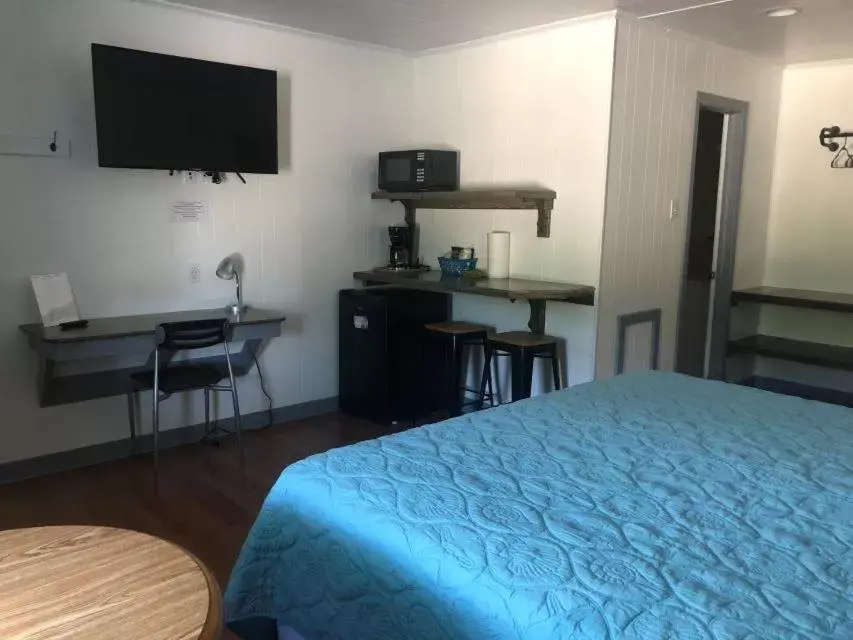 TV and multimedia, Bed in Swell Motel TV and multimedia, Bed in Swell Motel