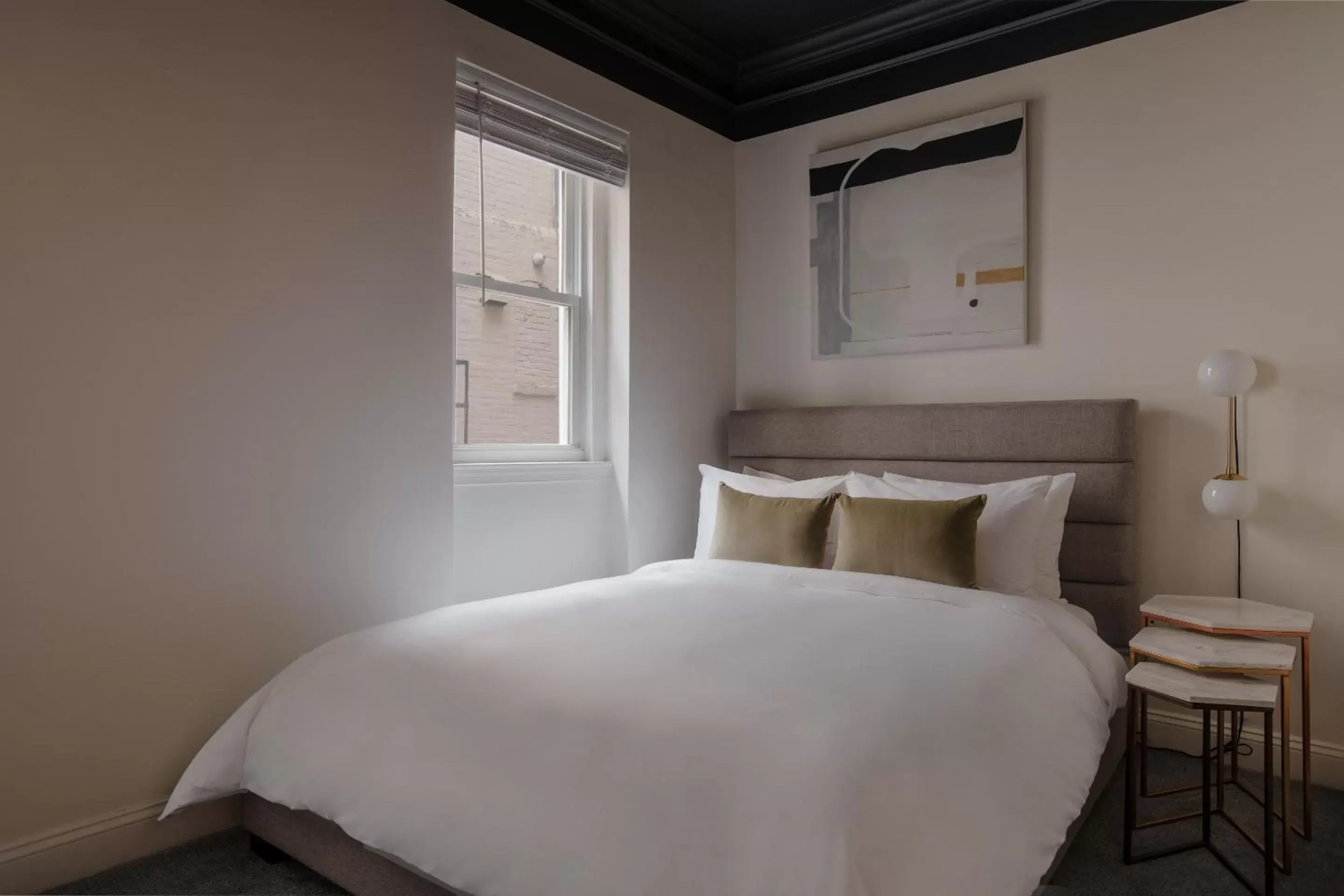 Living room, Bed in Found Dupont Circle powered by Sonder
