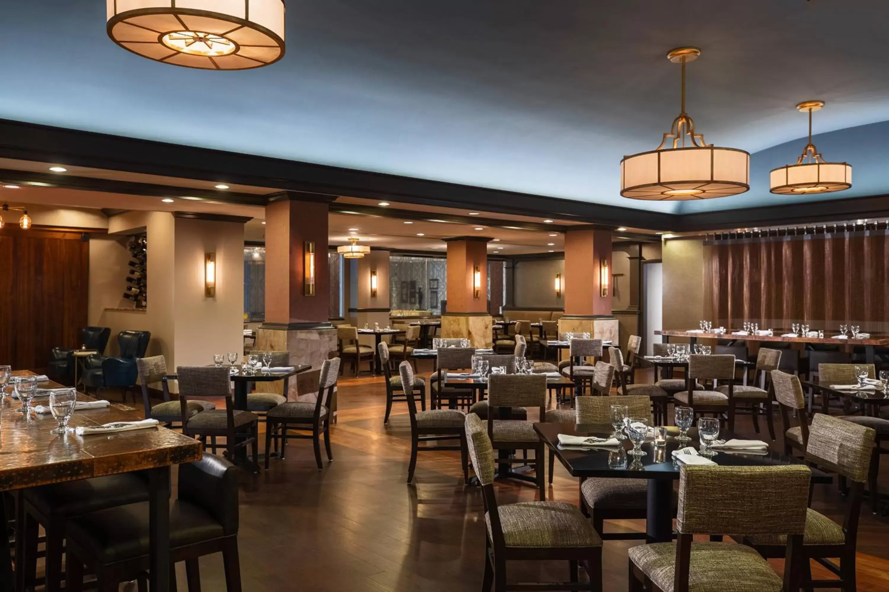 Restaurant/Places to Eat in Renaissance Des Moines Savery Hotel