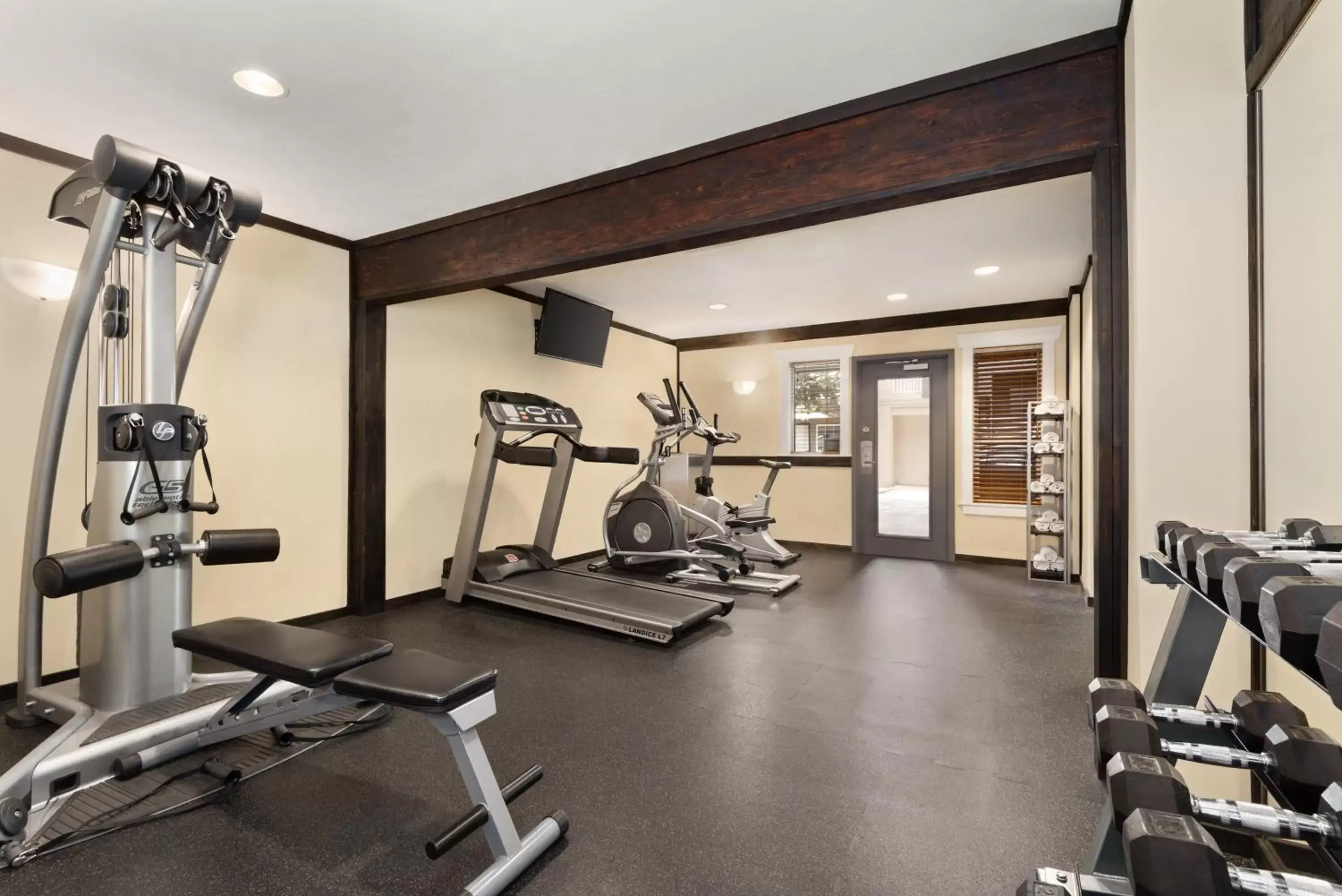 Fitness centre/facilities, Fitness Center/Facilities in Days Inn by Wyndham Kelowna