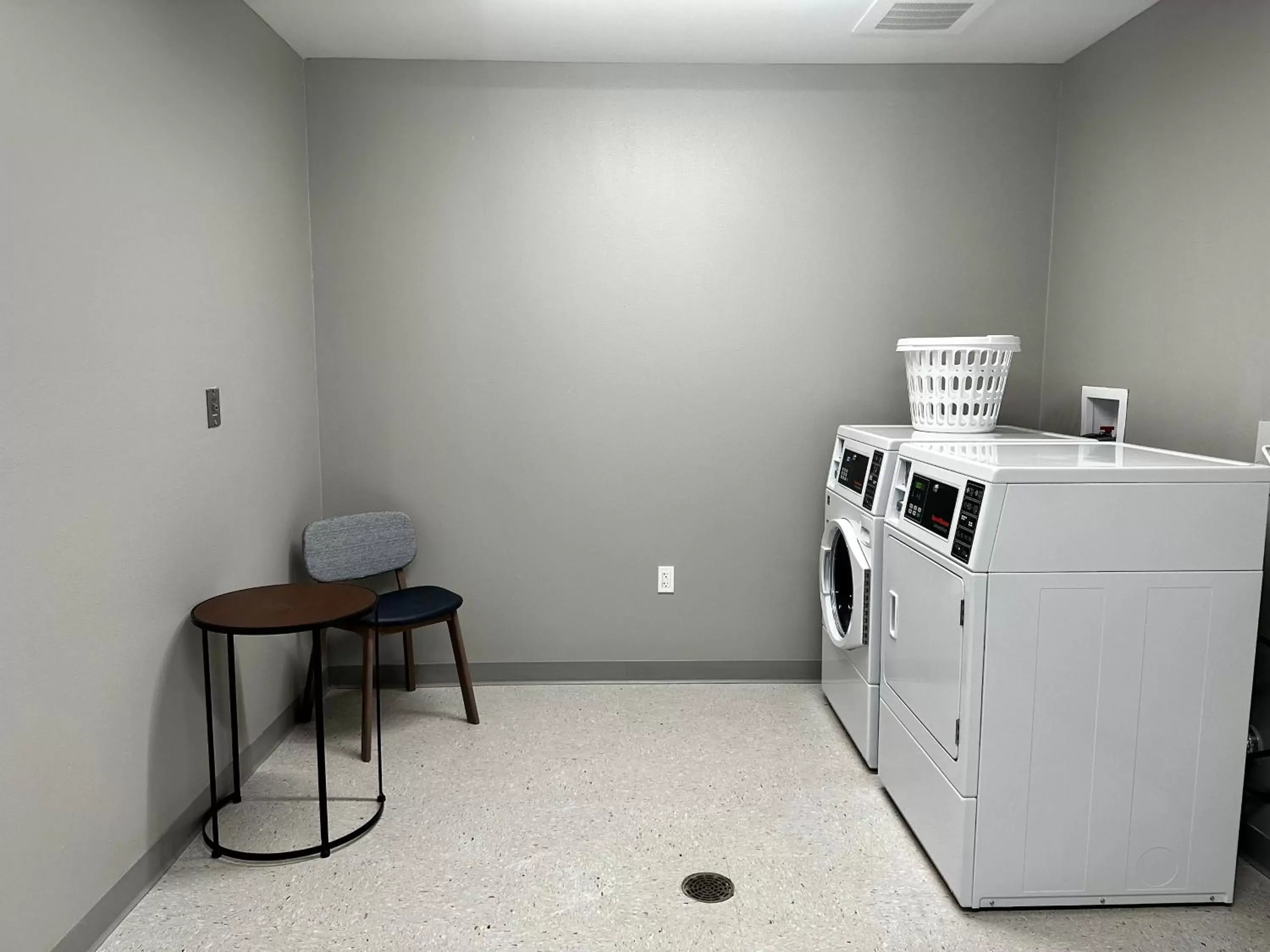 laundry, Kitchen/Kitchenette in AmericInn by Wyndham Mountain Home