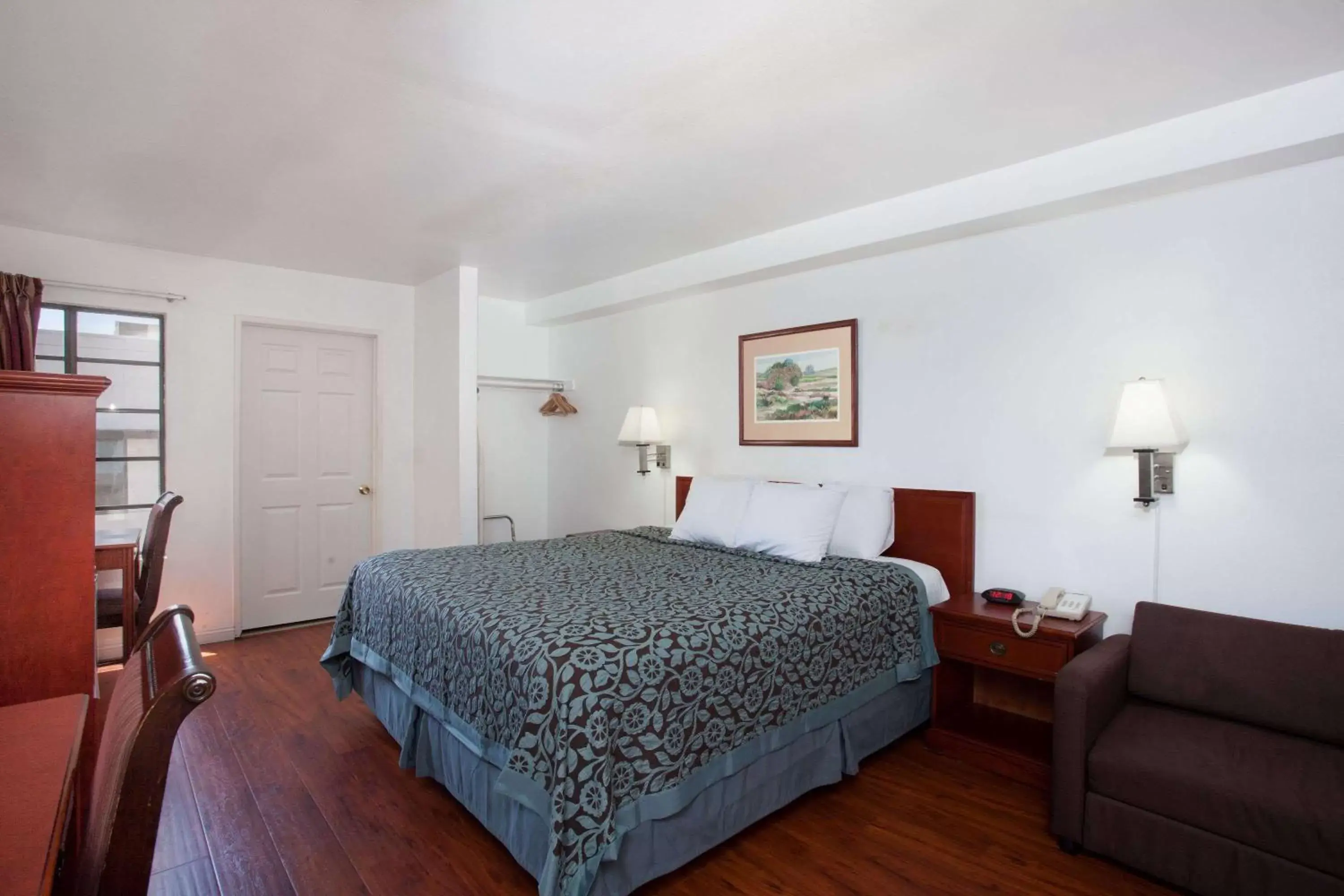 Photo of the whole room, Bed in Days Inn by Wyndham Orange Anaheim