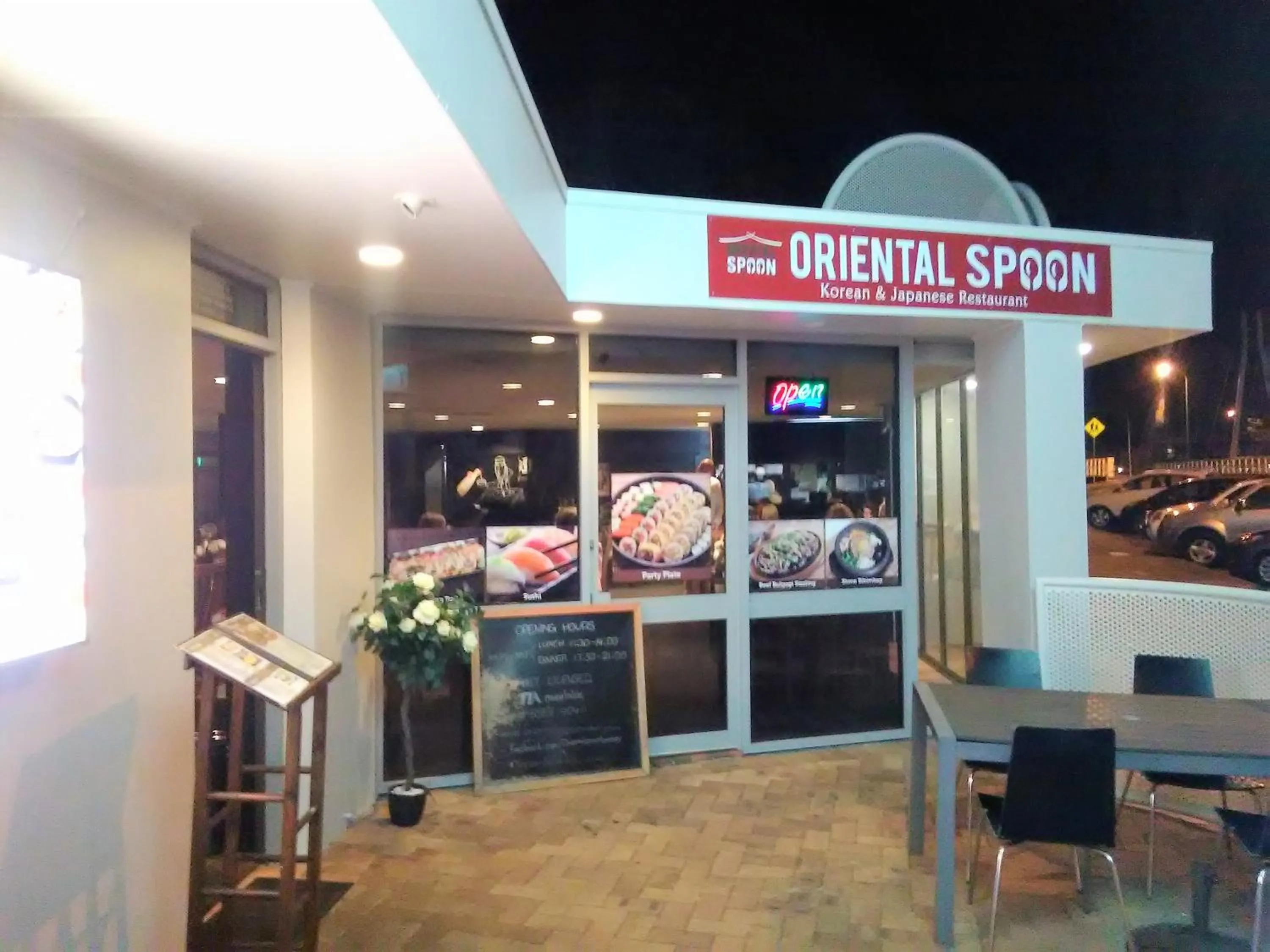 Restaurant/places to eat in Palm Court Motor Inn