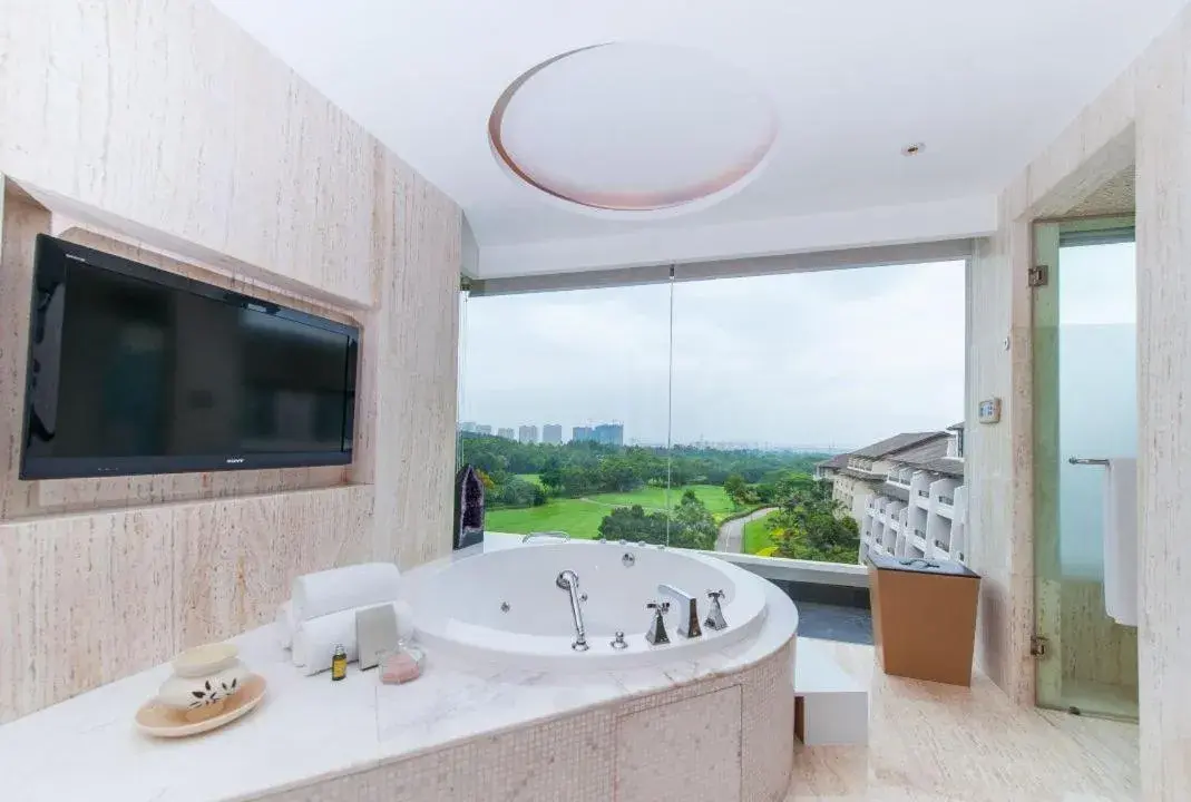 View (from property/room), Bathroom in Mission Hills Hotel Resorts Shenzhen