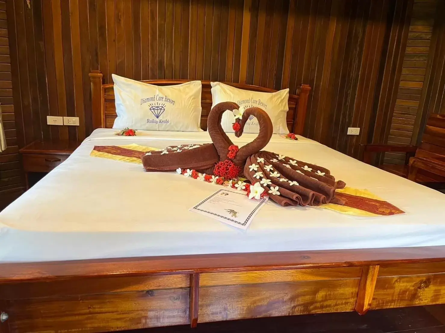 Bedroom, Bed in Diamond Beach Resort