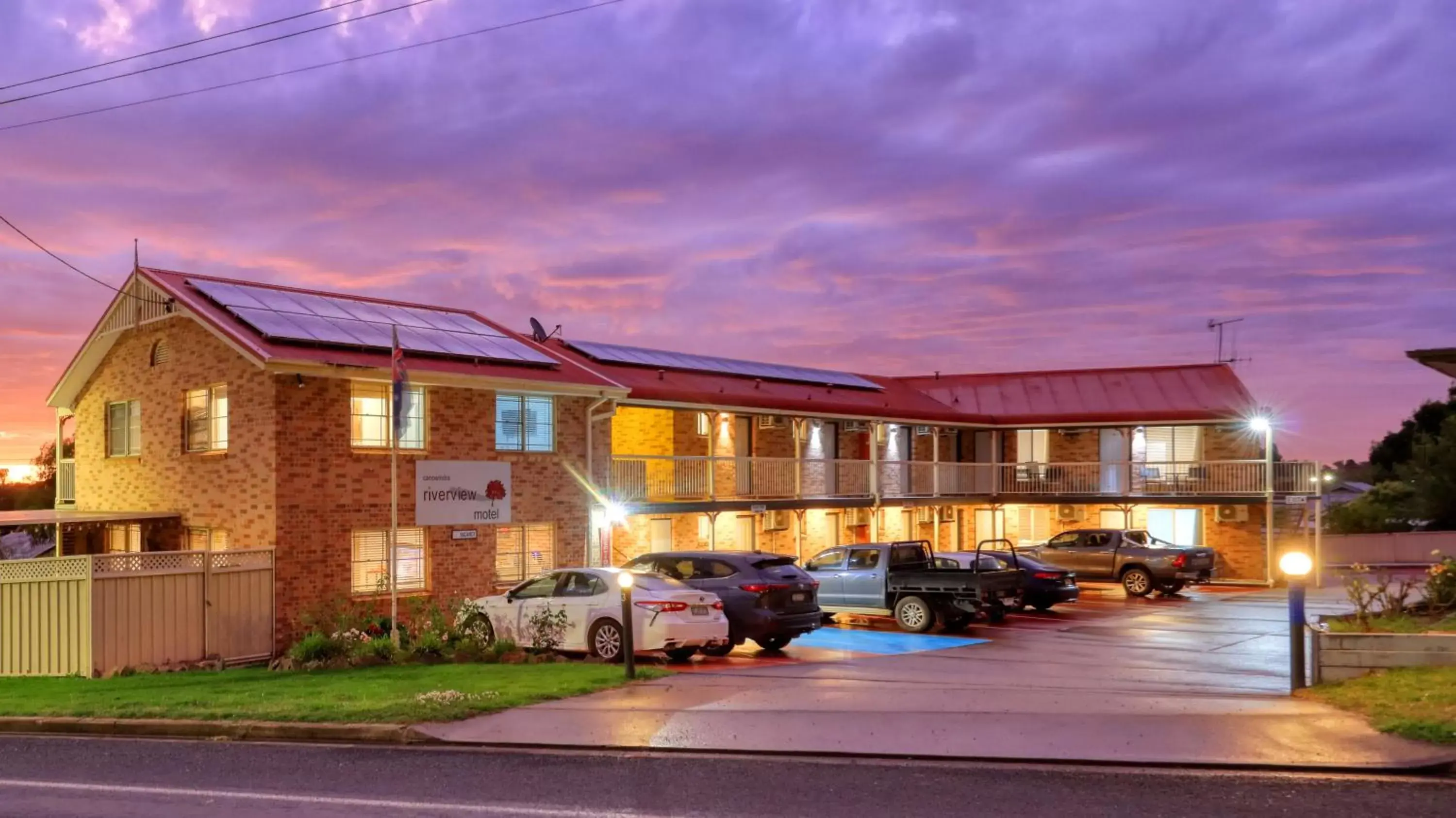 Sunset, Property Building in Canowindra Riverview Motel