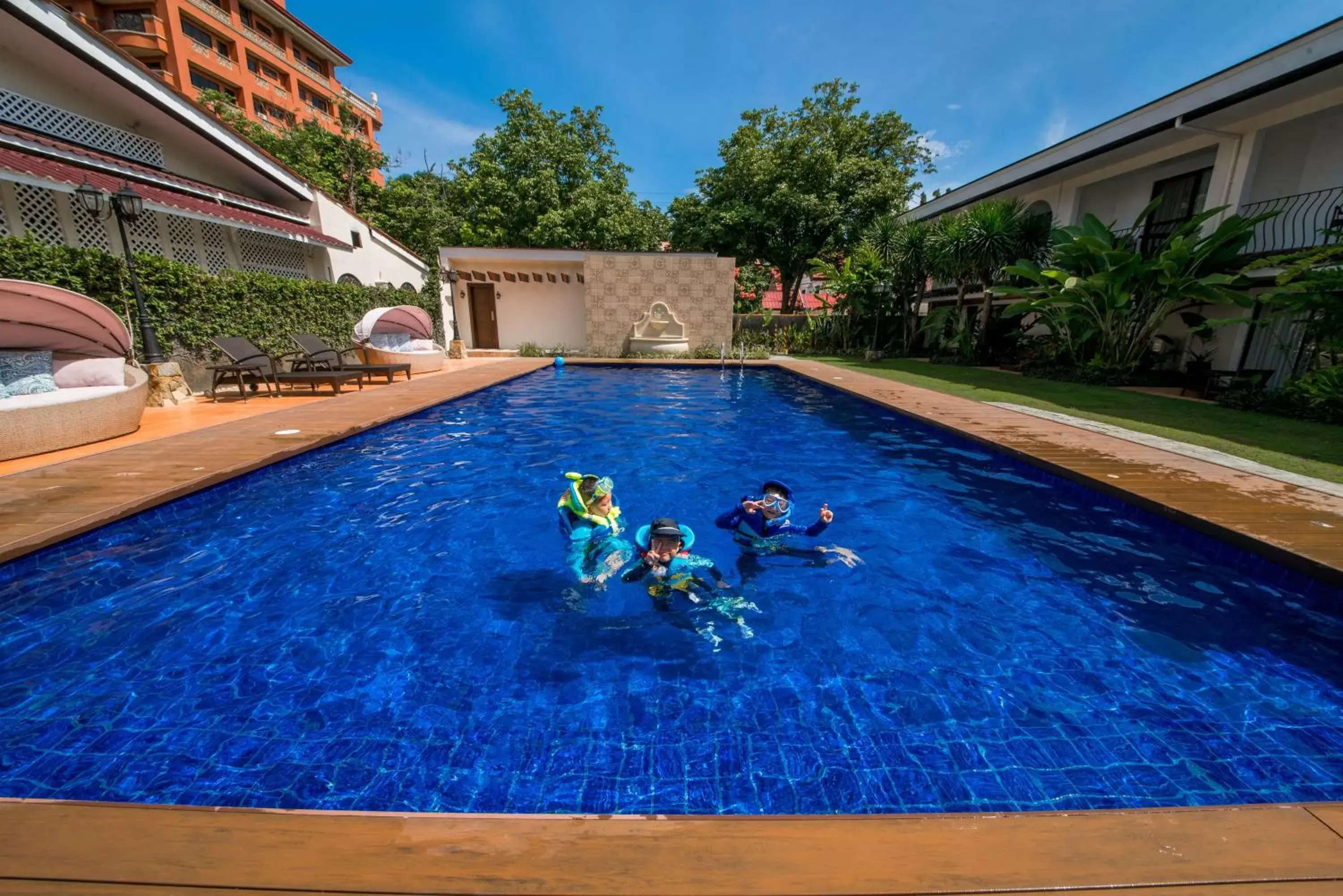 Activities, Swimming Pool in Montebello Villa Hotel