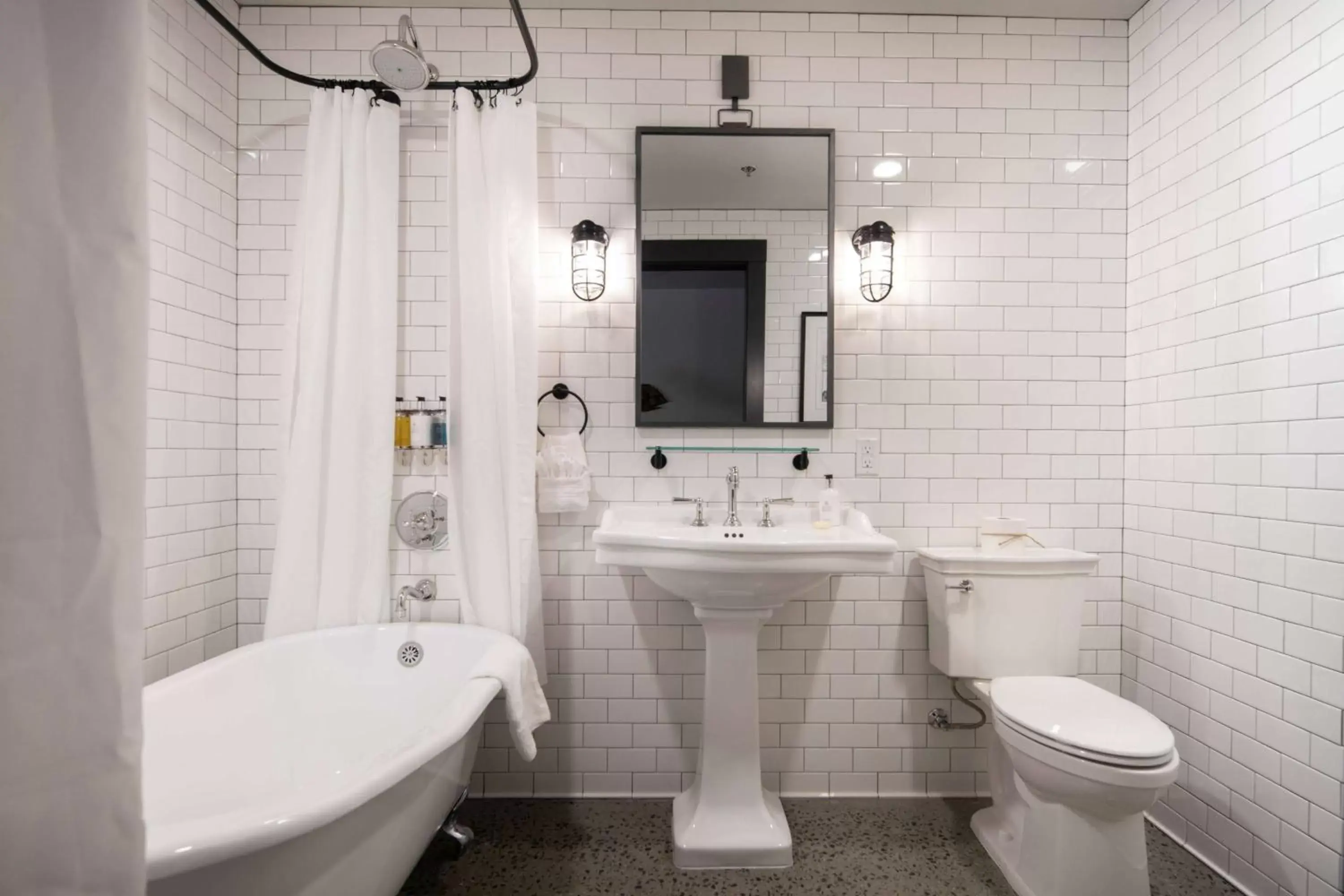 Bathroom in Cantilever Hotel, Trademark Collection by Wyndham