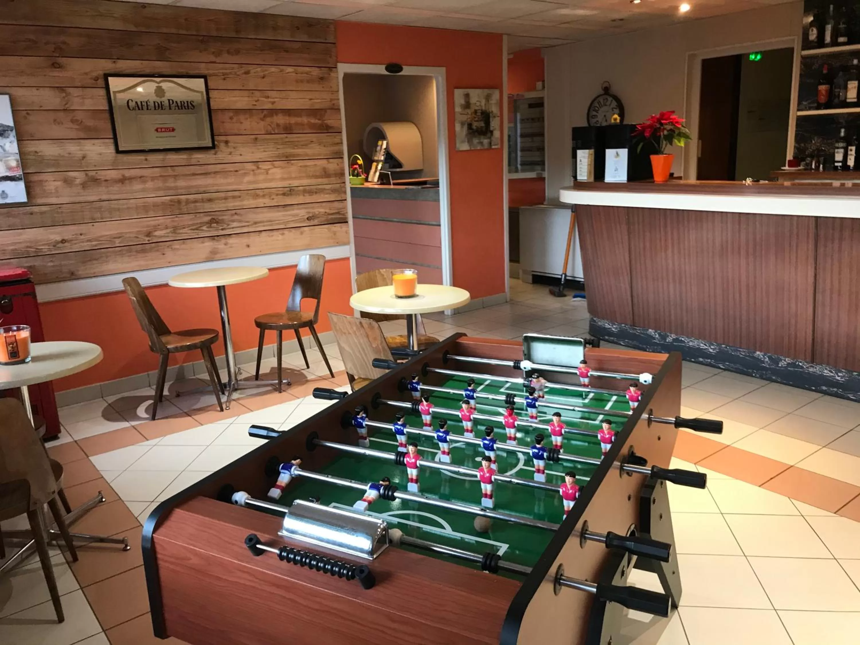 Lounge or bar in Hotel Les Chênes