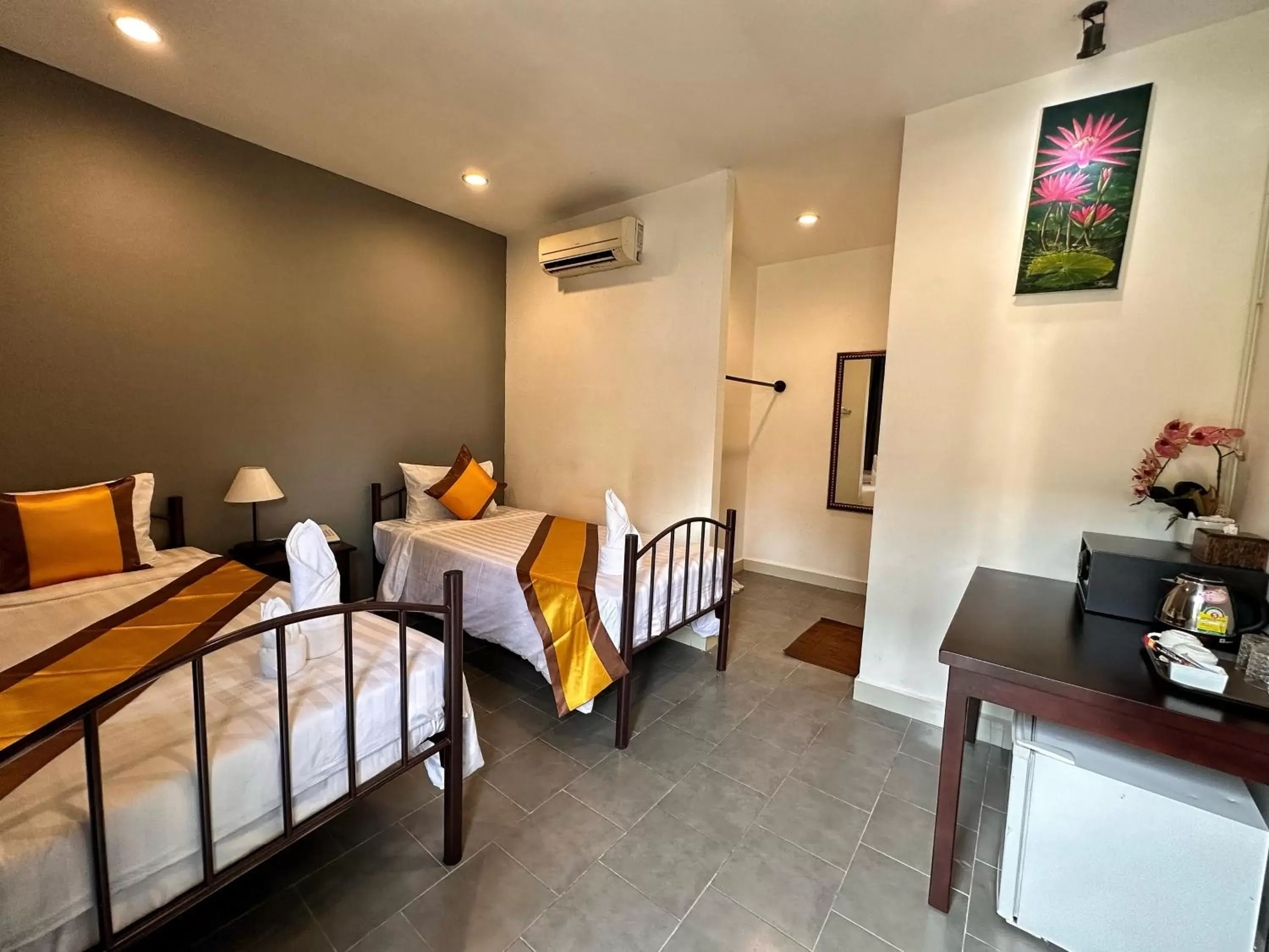 Superior Twin Room in Sun Chakra Boutique Hotel - 50m to Museum & Royal Palace & Walking street Superior Twin Room in Sun Chakra Boutique Hotel - 50m to Museum & Royal Palace & Walking street