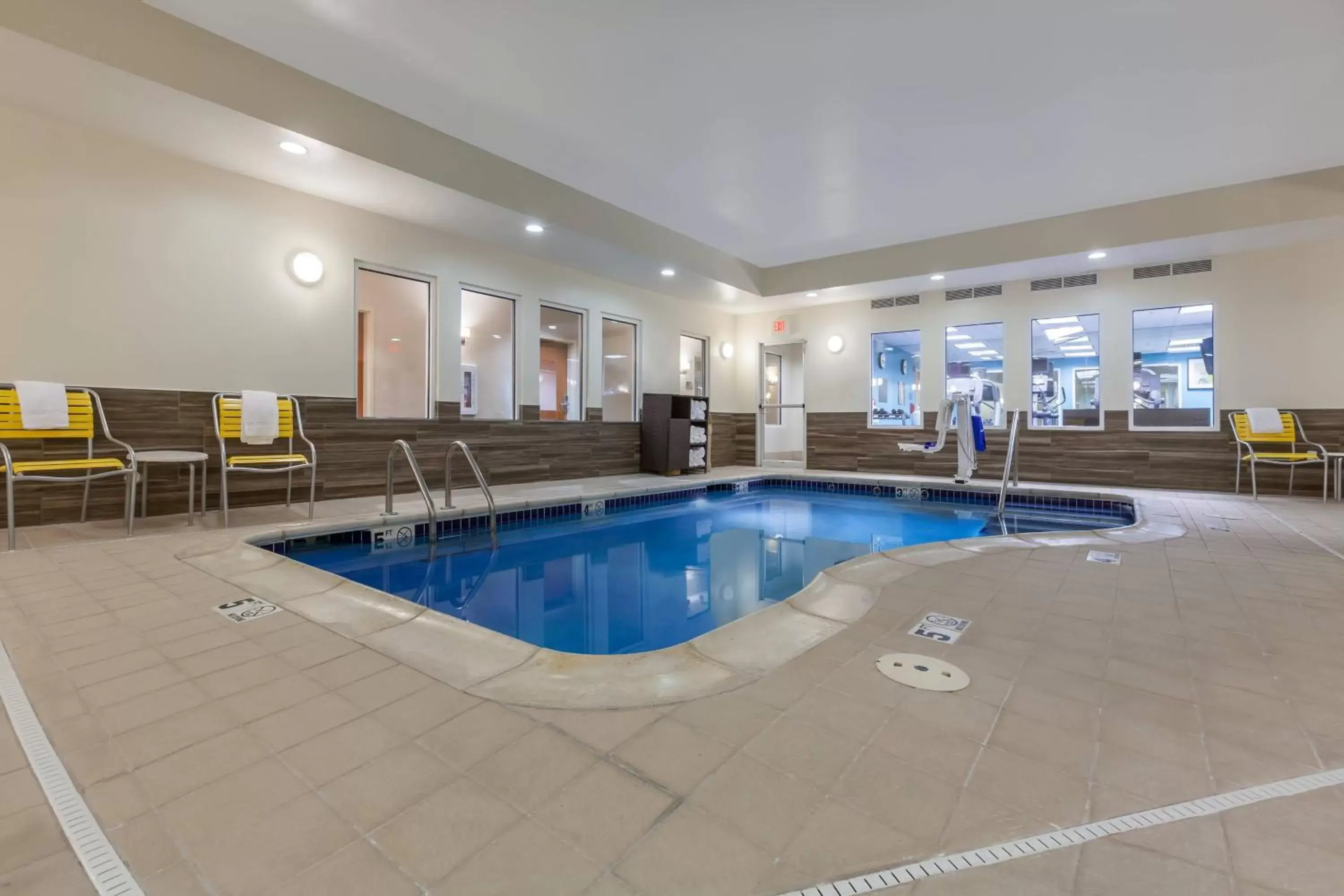 Swimming Pool in Fairfield Inn & Suites by Marriott Rogers