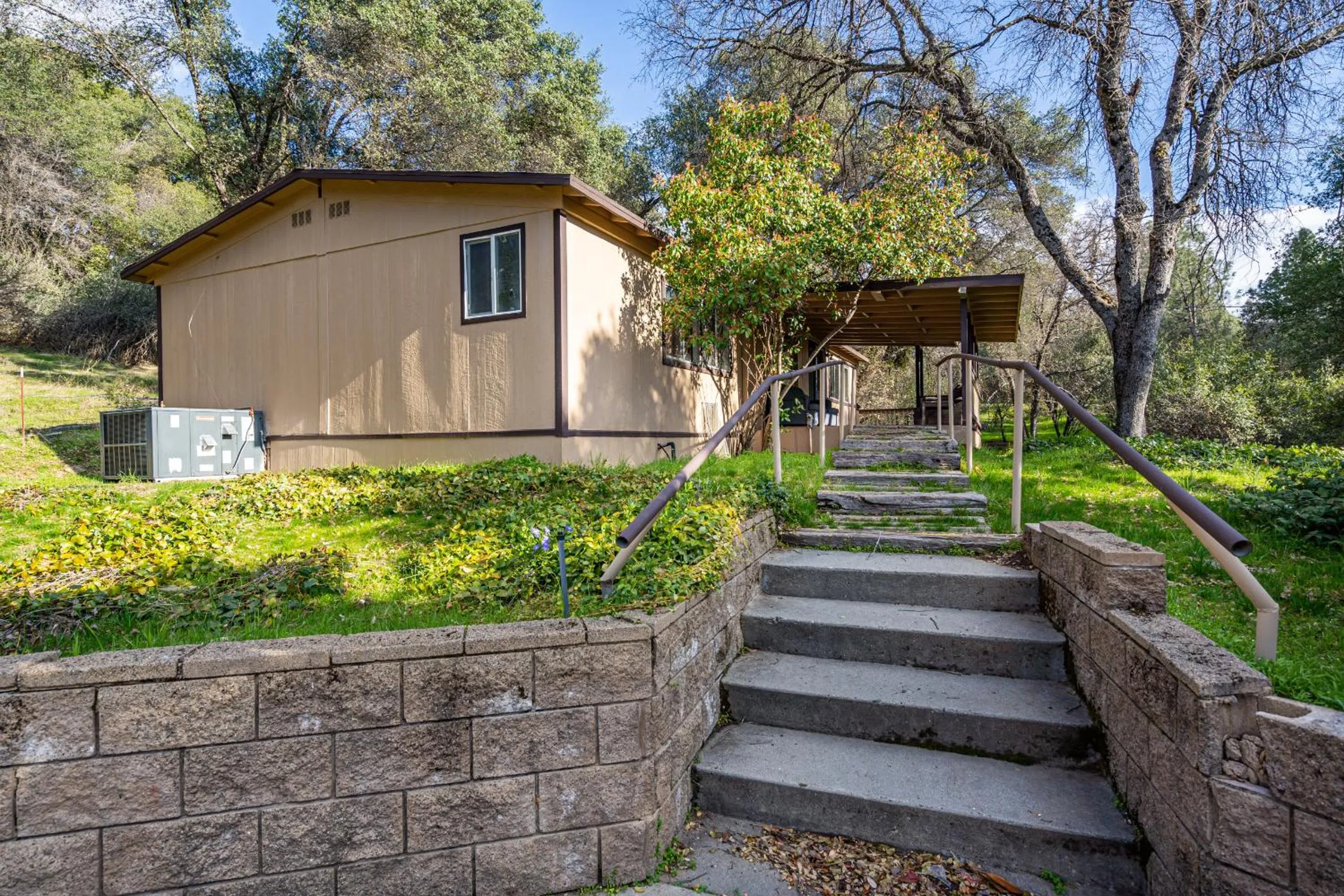 Mountain Trail Lodge and Vacation Rentals