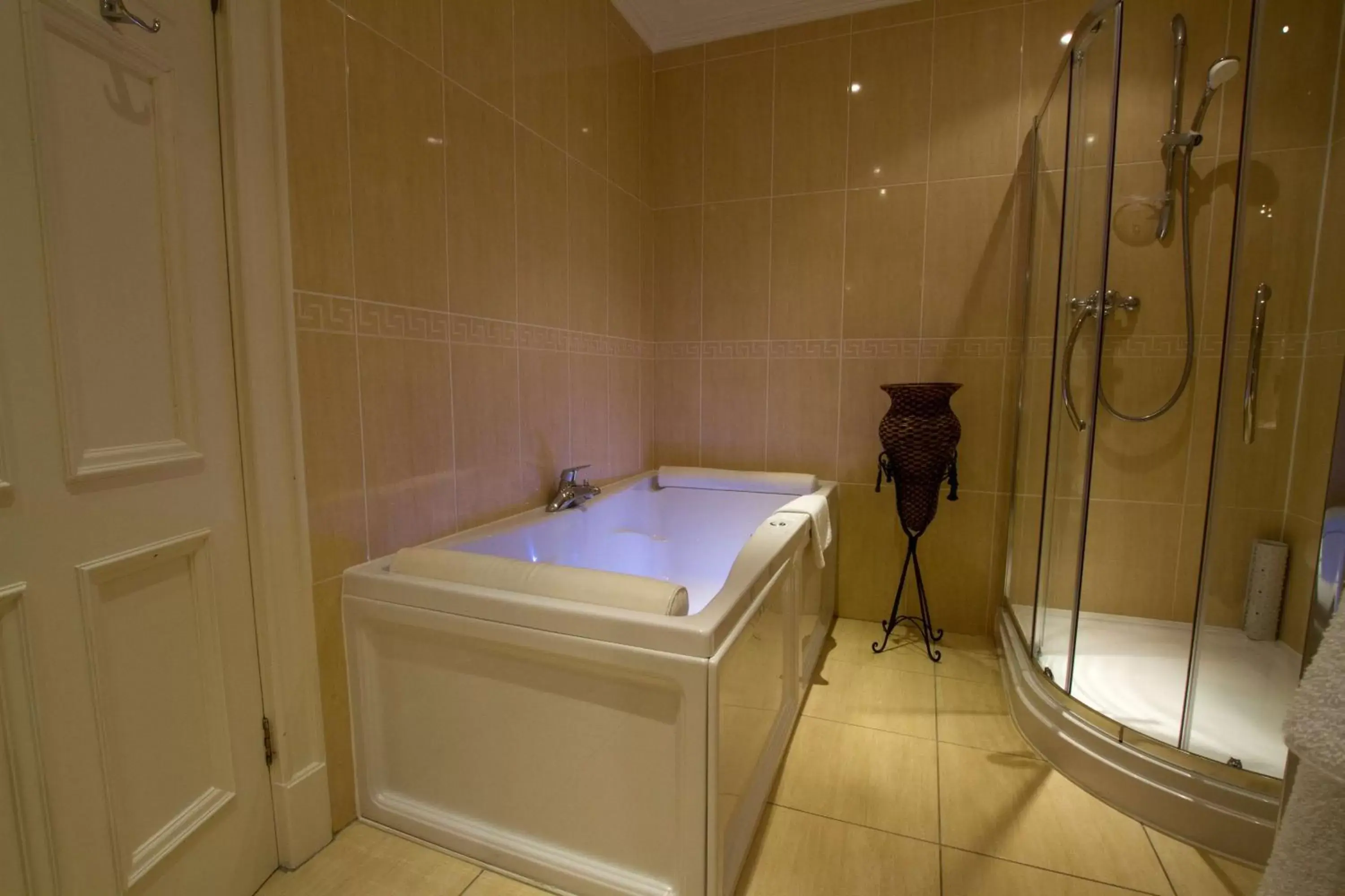 Bathroom in Best Western Plus West Retford Hotel