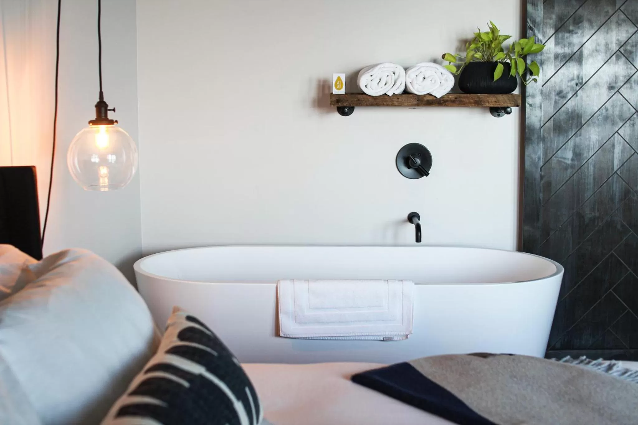 Photo of the whole room, Bed in Bowline Hotel