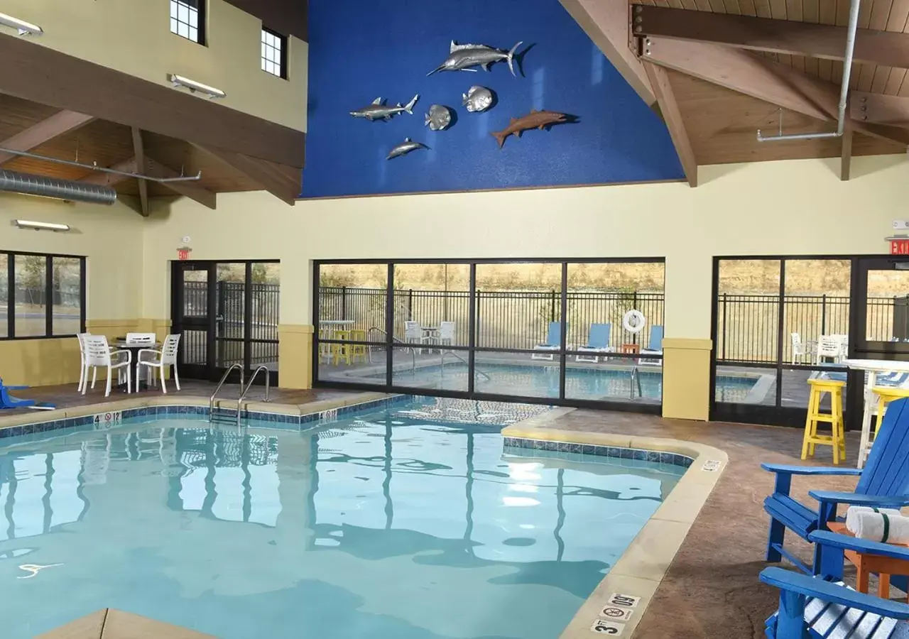 Swimming Pool in Stoney Creek Hotel Tulsa - Broken Arrow