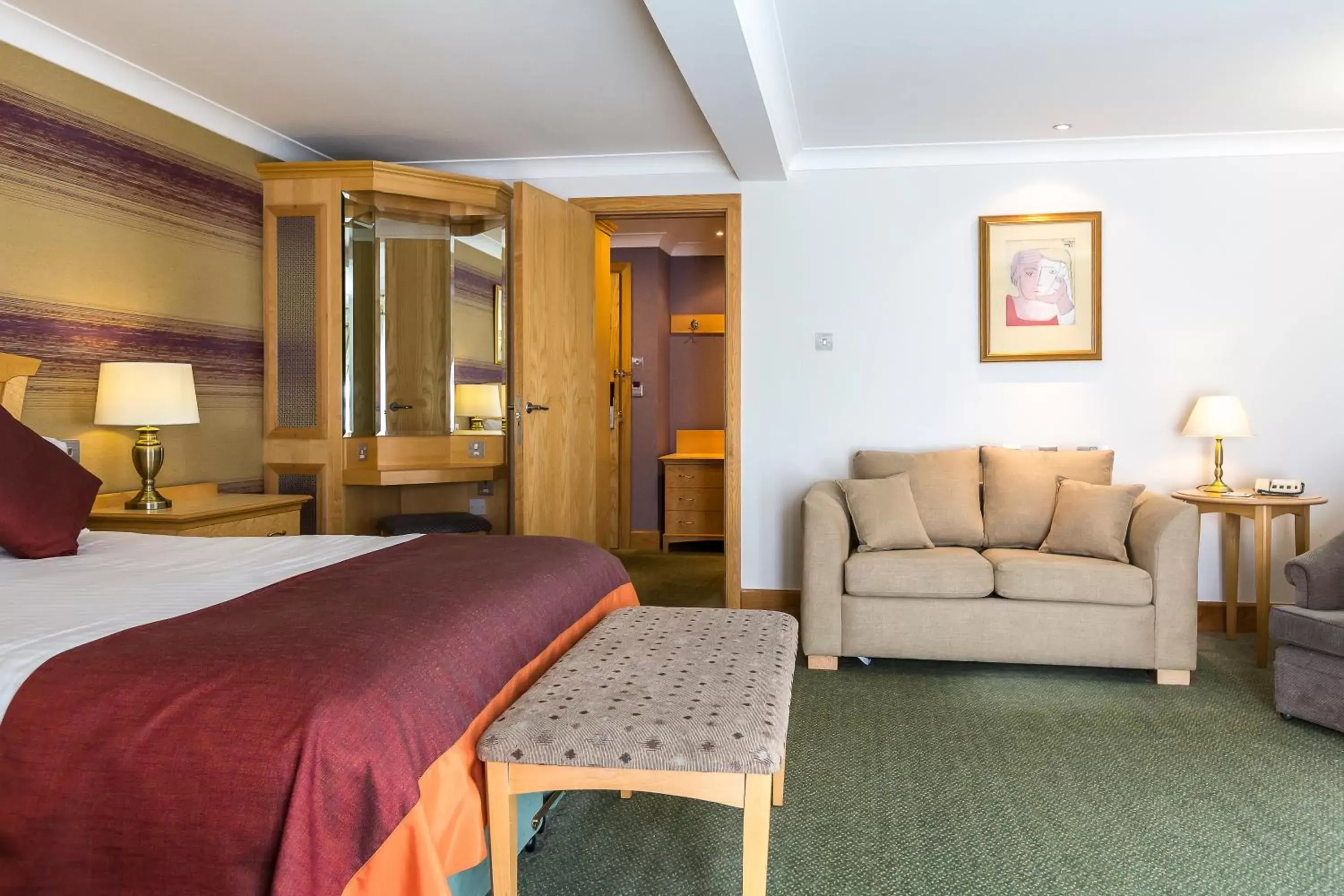 Living room, Bed in Hellidon Lakes Hotel Living room, Bed in Hellidon Lakes Hotel